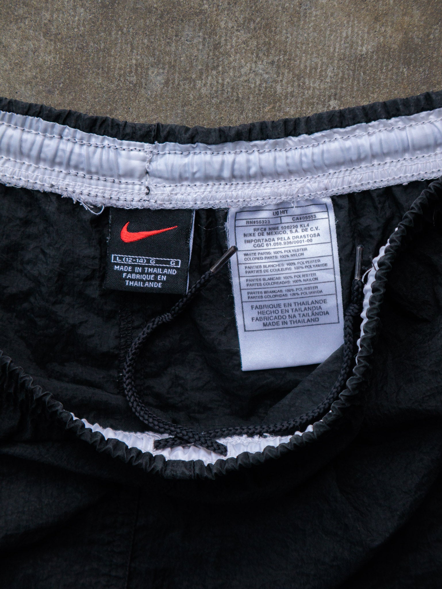 Vintage 00s Black Nike Swim Shorts (12-14Y)