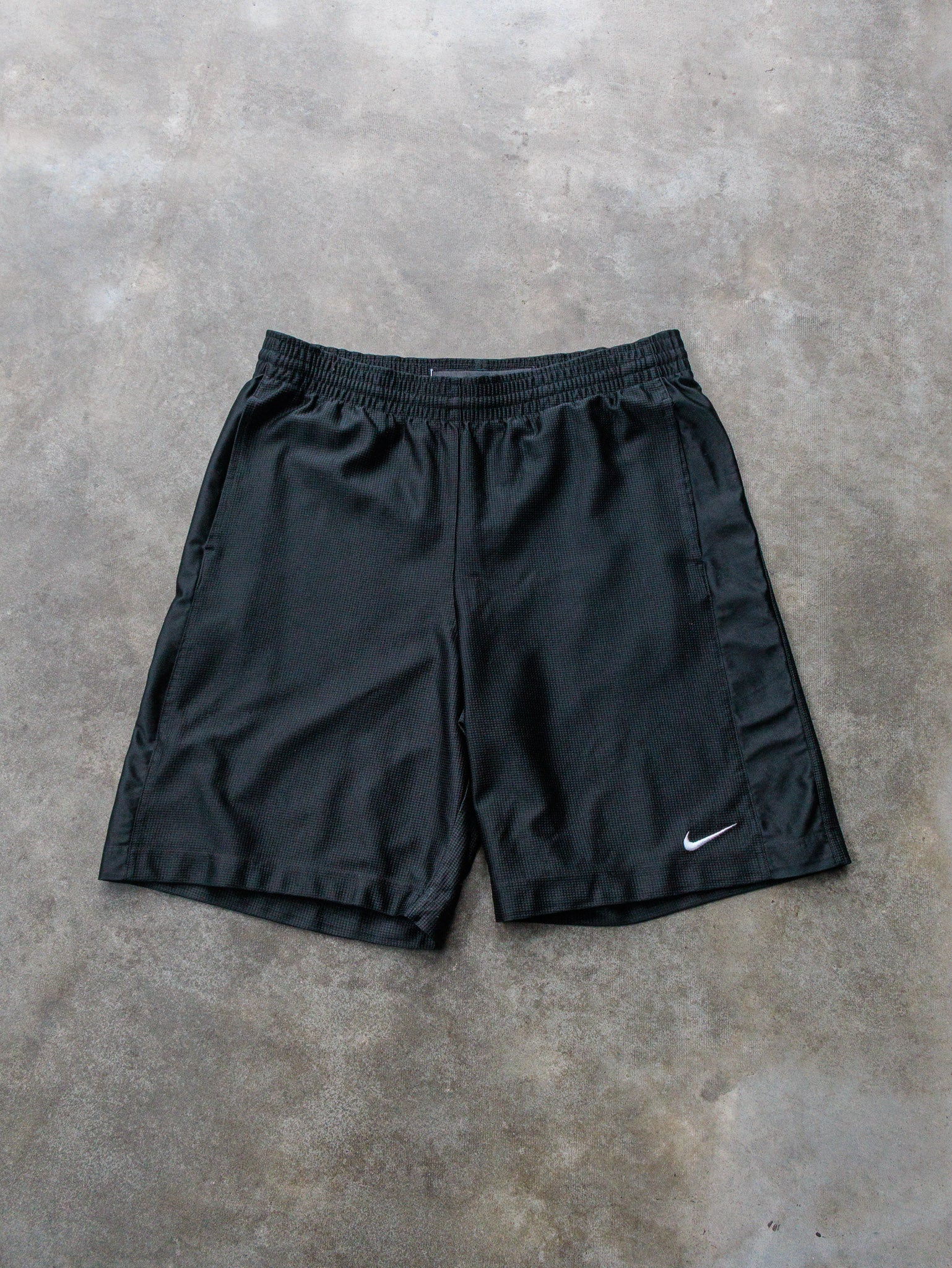 Vintage 00s Black Nike Basketball Shorts (L)