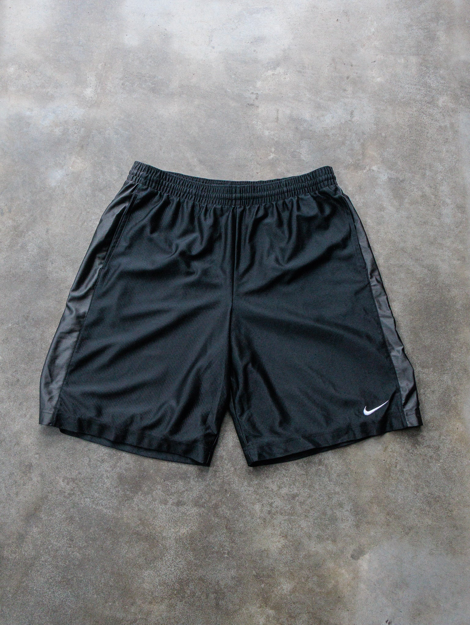 Vintage 00s Black Nike Basketball Shorts (XL)