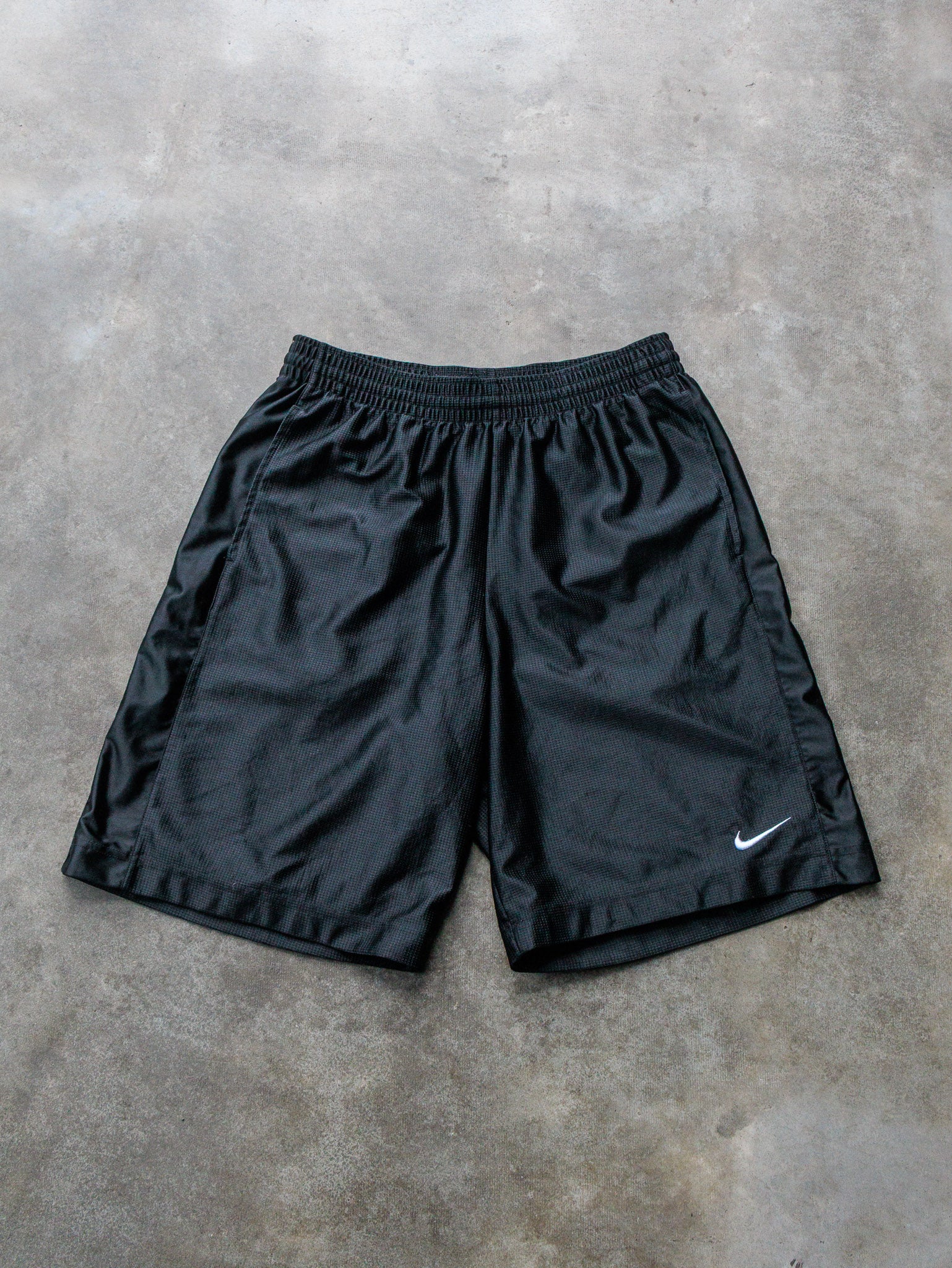 Vintage 00s Black Nike Basketball Shorts (L)