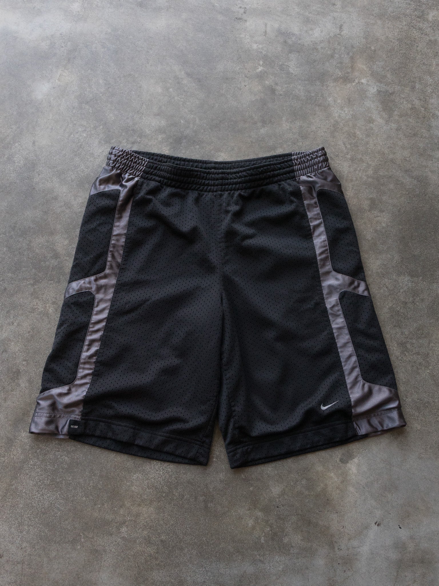 Vintage Black Nike Basketball Shorts (L)