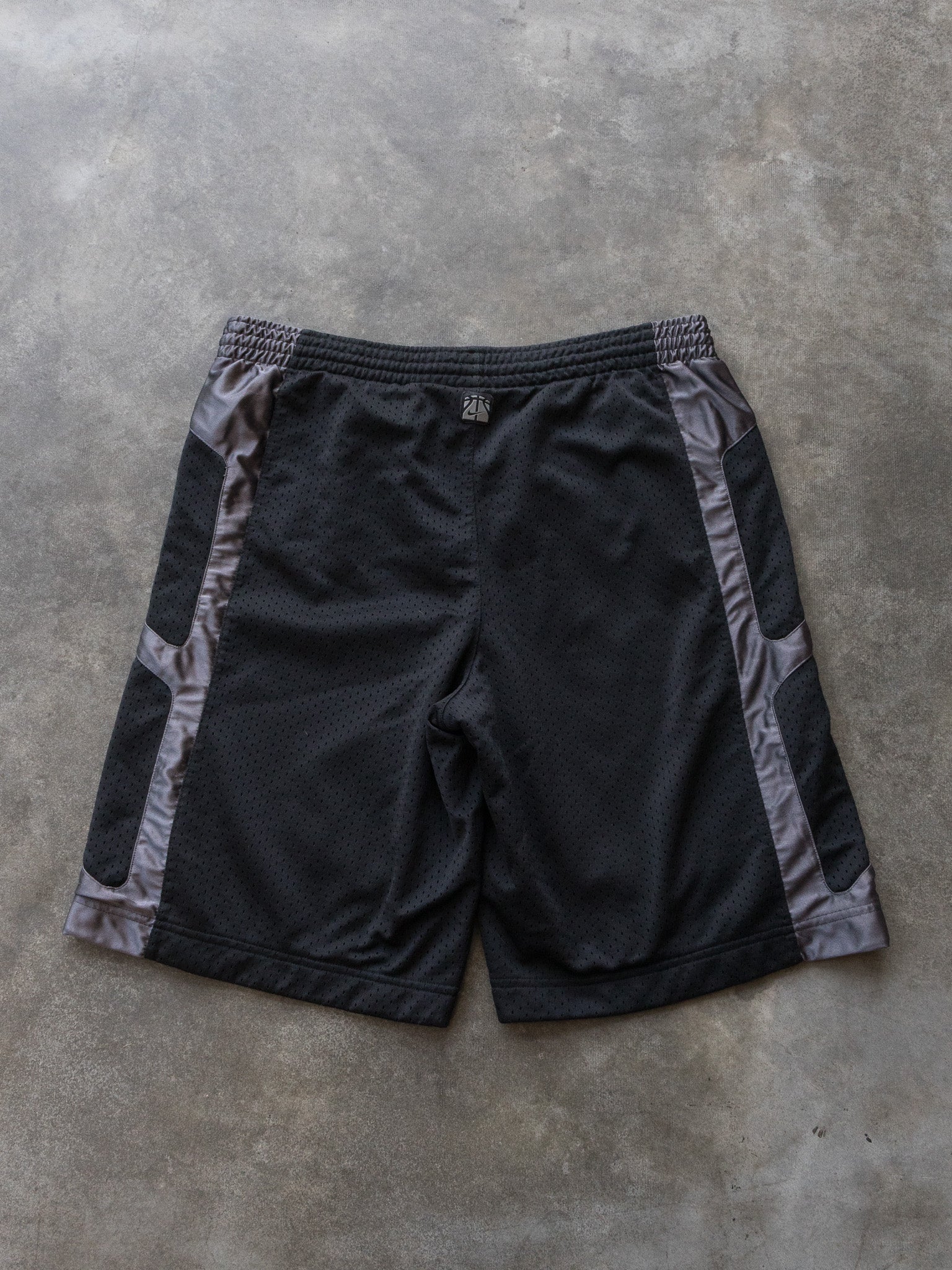 Vintage Black Nike Basketball Shorts (L)