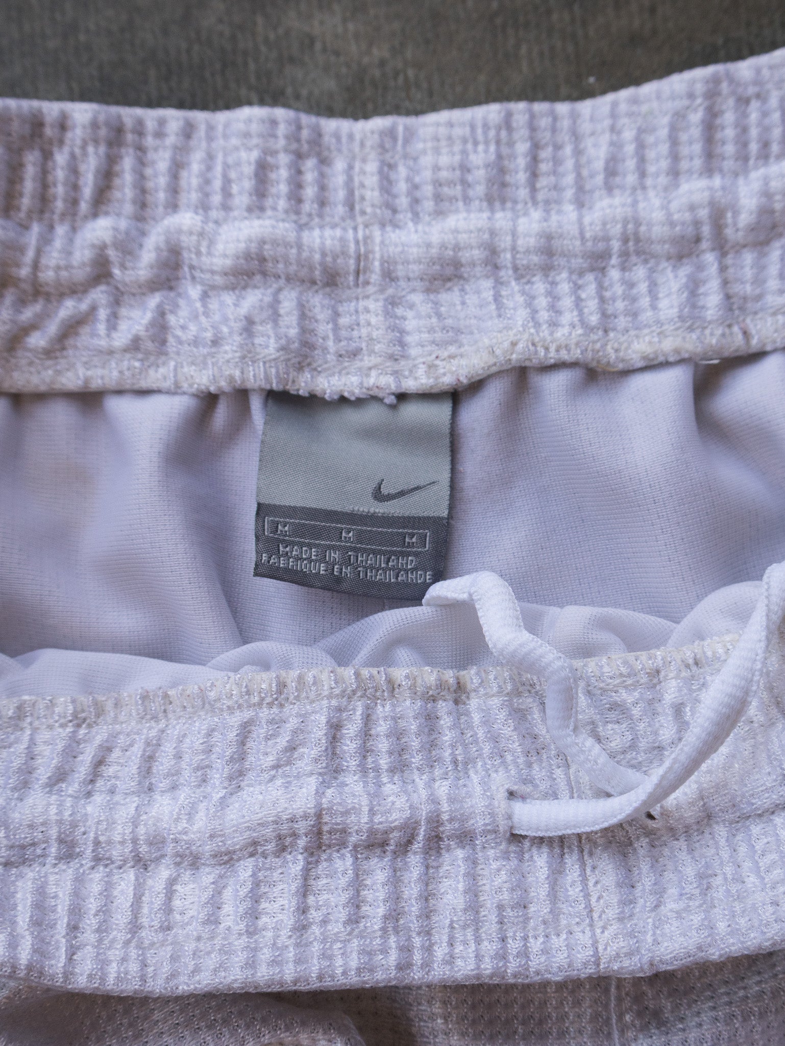 Vintage White Nike Basketball Shorts (M)