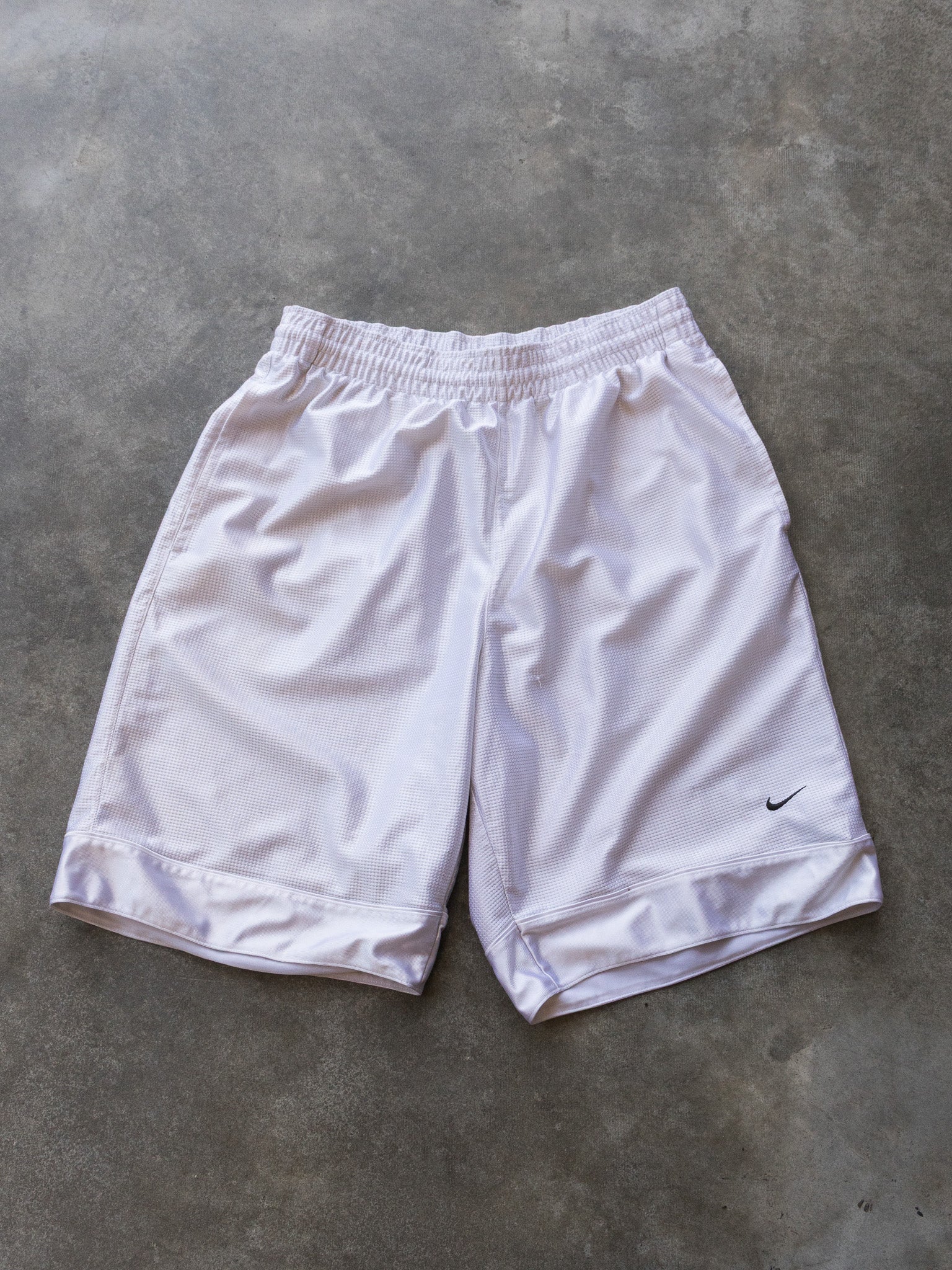 Vintage White Nike Basketball Shorts (M)