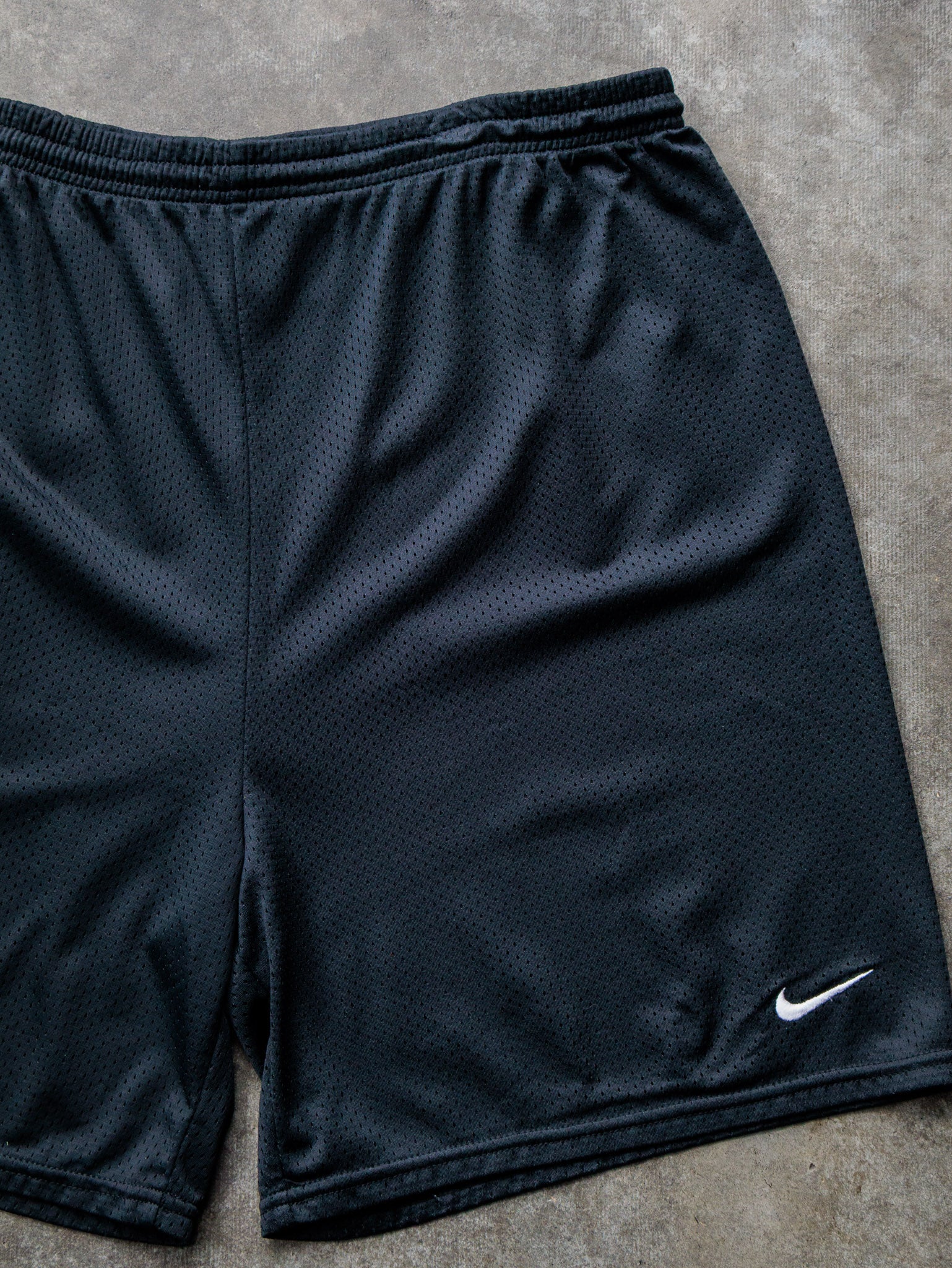 Vintage 90s Black Nike Mesh Shorts (L)