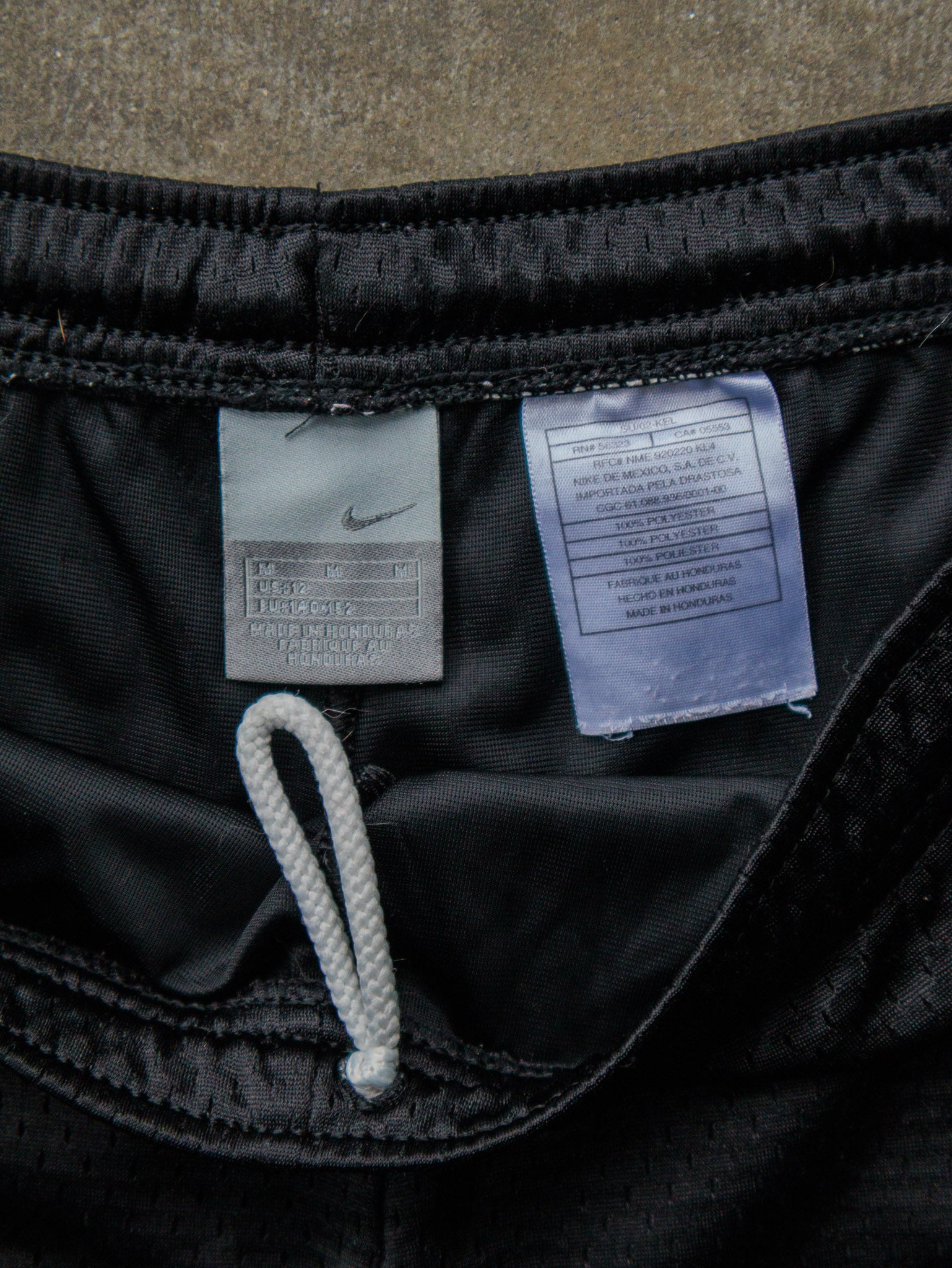 Vintage 00s Black Nike Mesh Shorts (M)