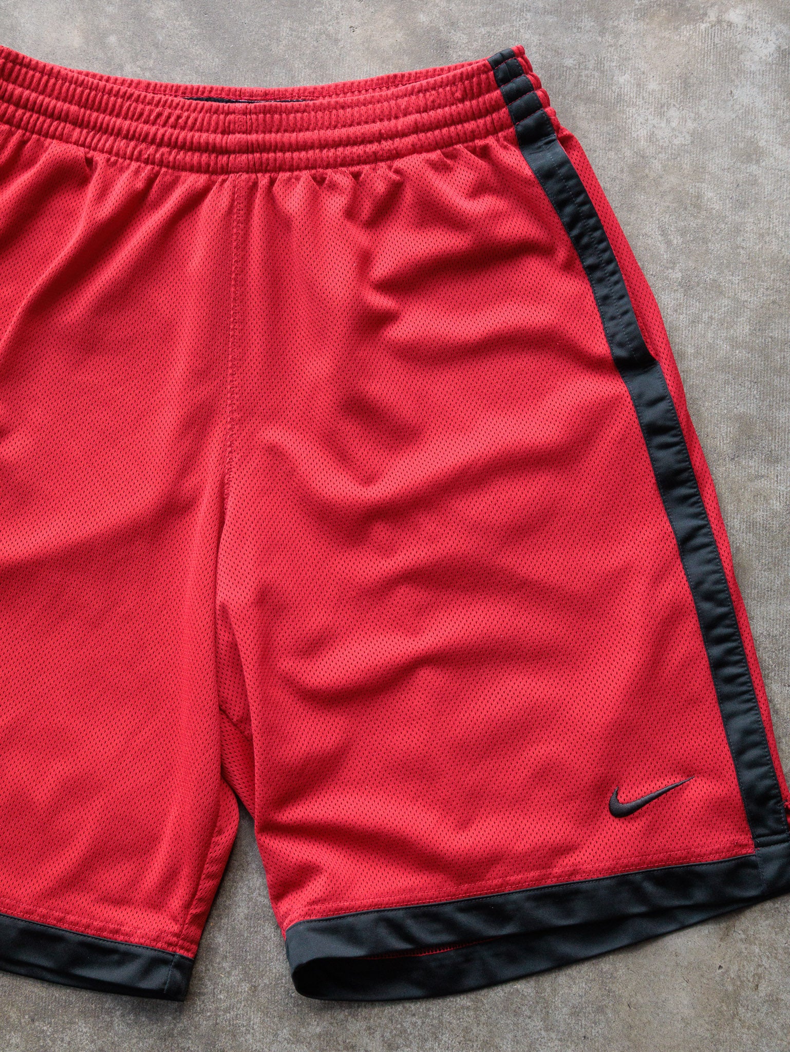 Vintage 00s Red Nike Basketball Shorts (M)