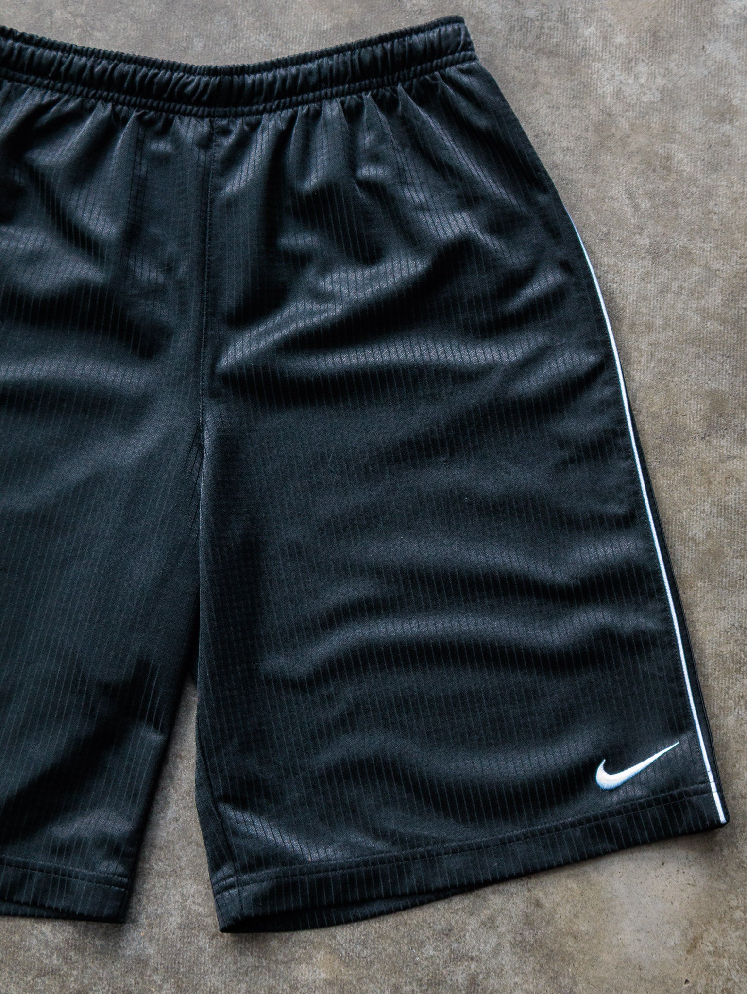 Vintage 00s Black Nike Shorts (12-13Y)