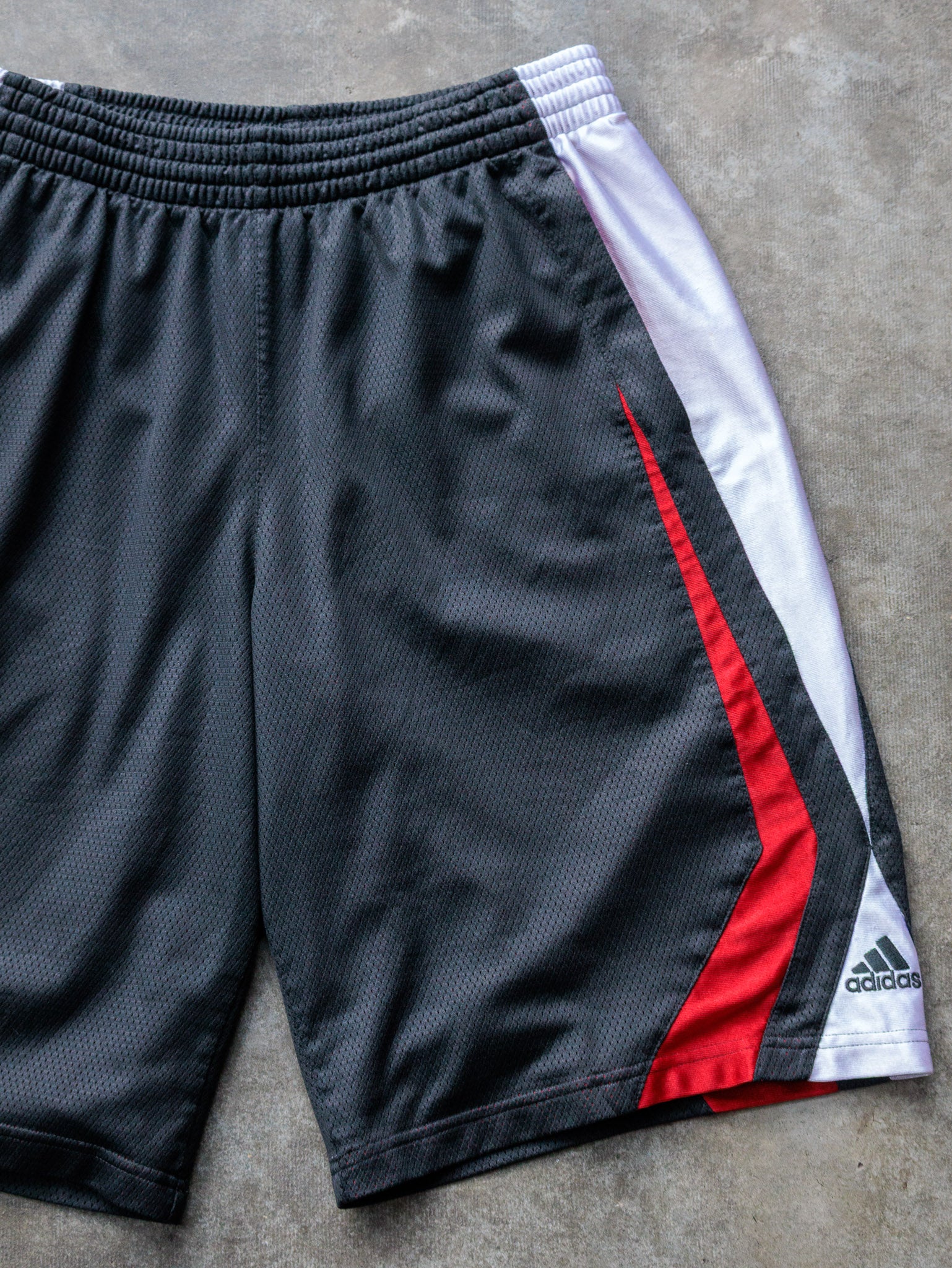 Vintage 00s Black & Red Adidas Shorts (M)