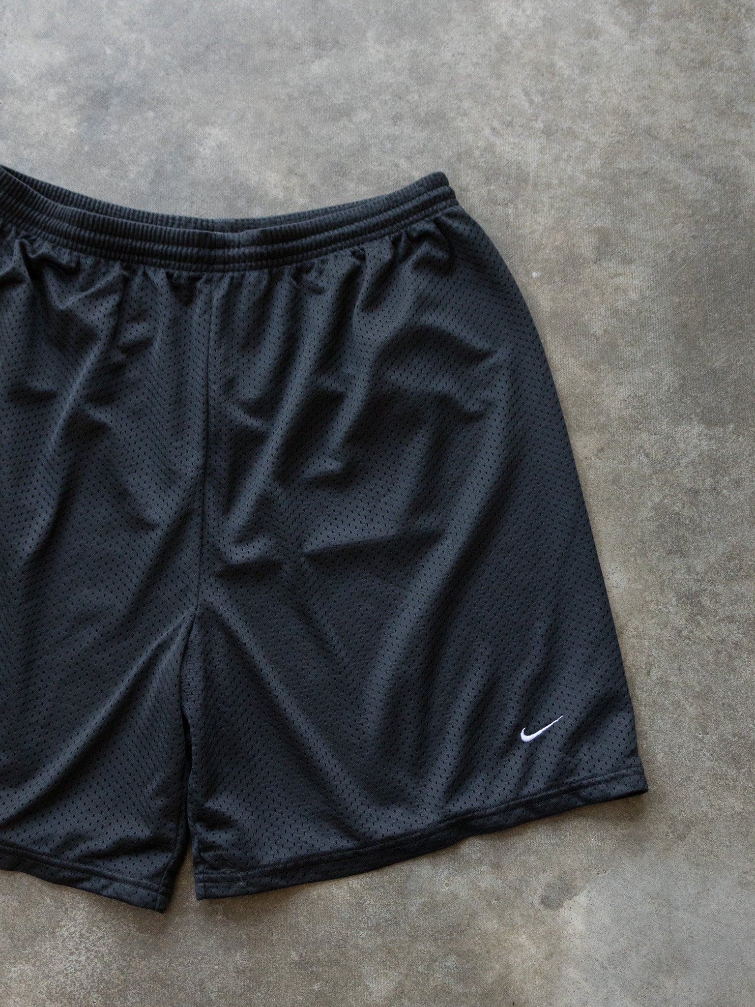 Vintage Black Nike Mesh Shorts (M)