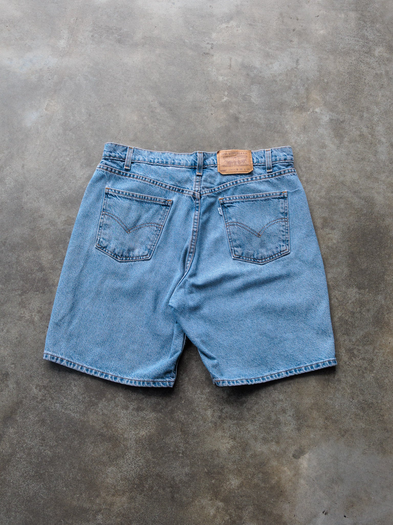 Vintage 90s Light Wash Levi’s 550 Denim Shorts (W36)