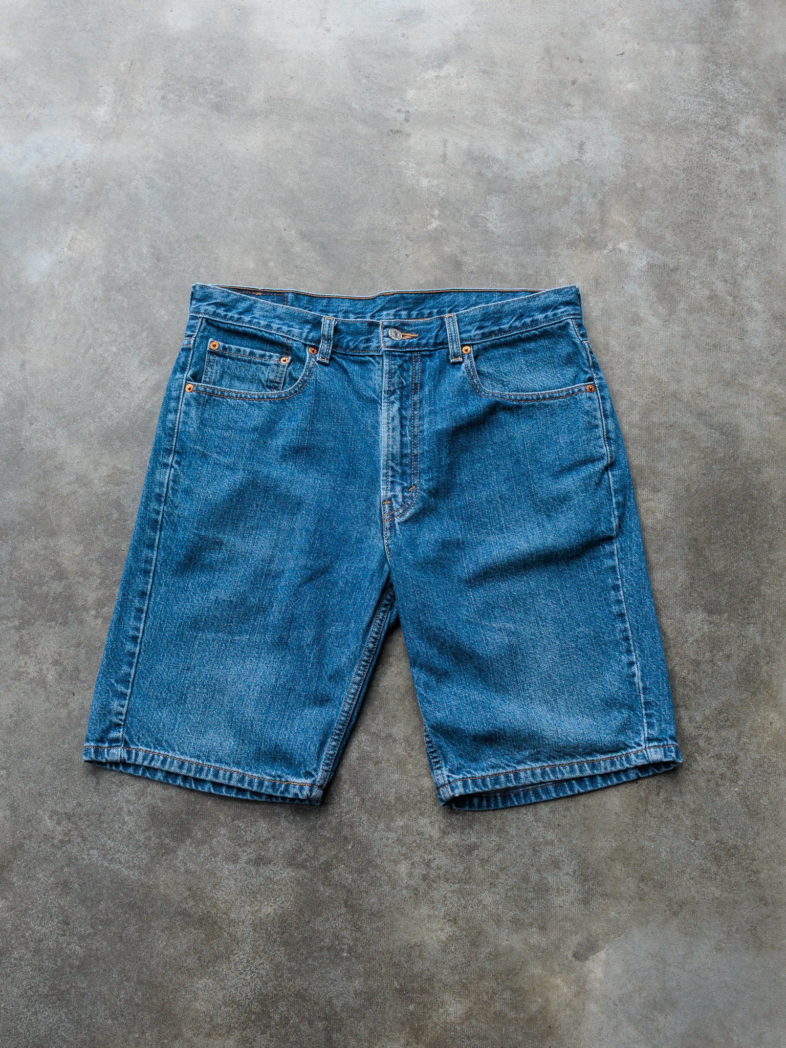 Vintage Medium Wash Levi’s 505 Denim Shorts (W34)