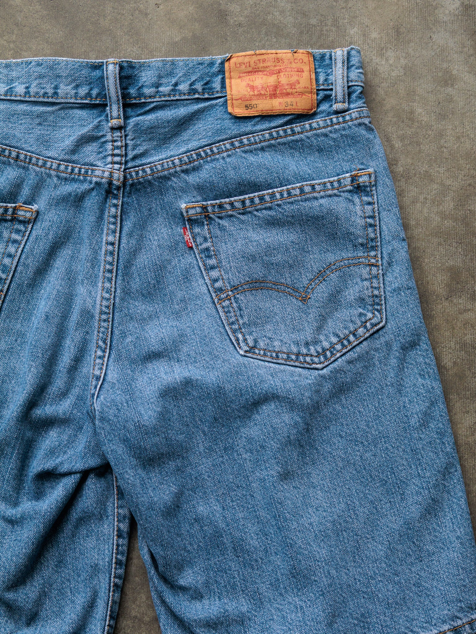 Vintage Mid Wash Levi’s 550 Denim Shorts (W34)