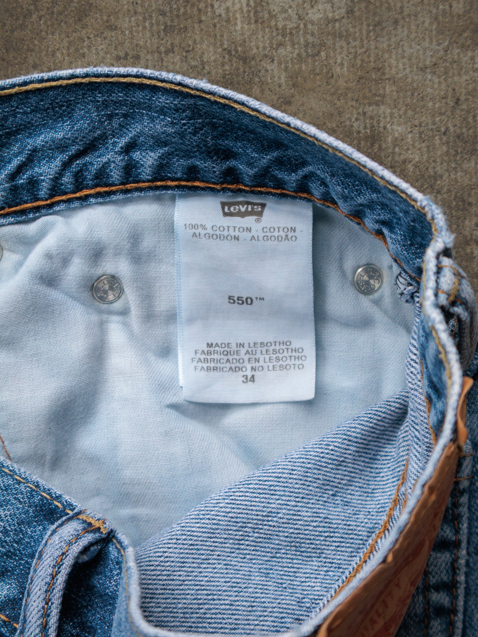 Vintage Mid Wash Levi’s 550 Denim Shorts (W34)
