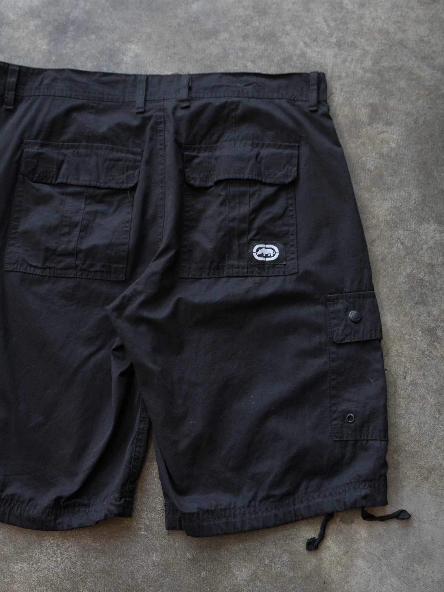Vintage Black Ecko Unltd Cargo Shorts (W34)