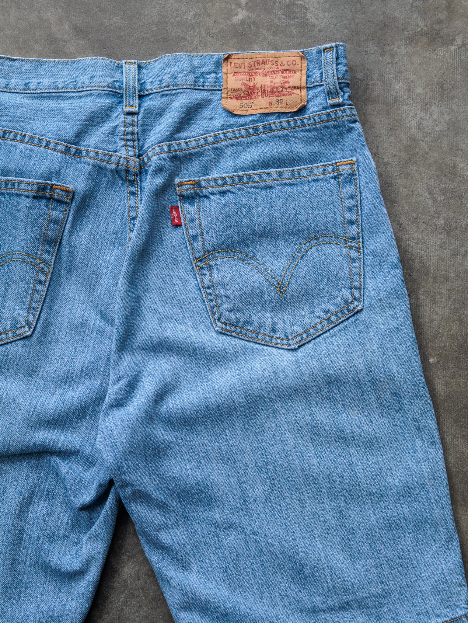 Vintage Light Wash Levi’s 505 Denim Shorts (W32)