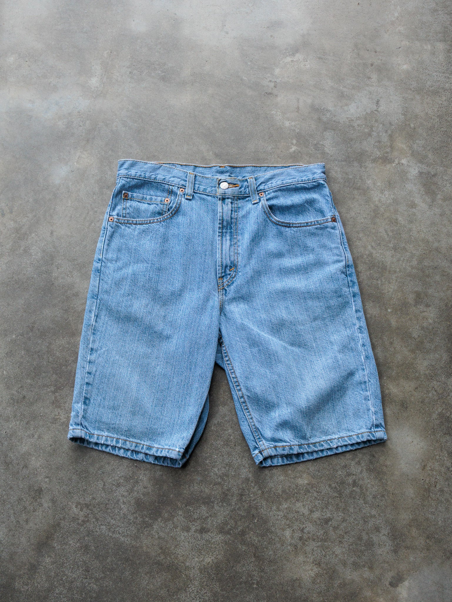 Vintage Light Wash Levi’s 505 Denim Shorts (W32)