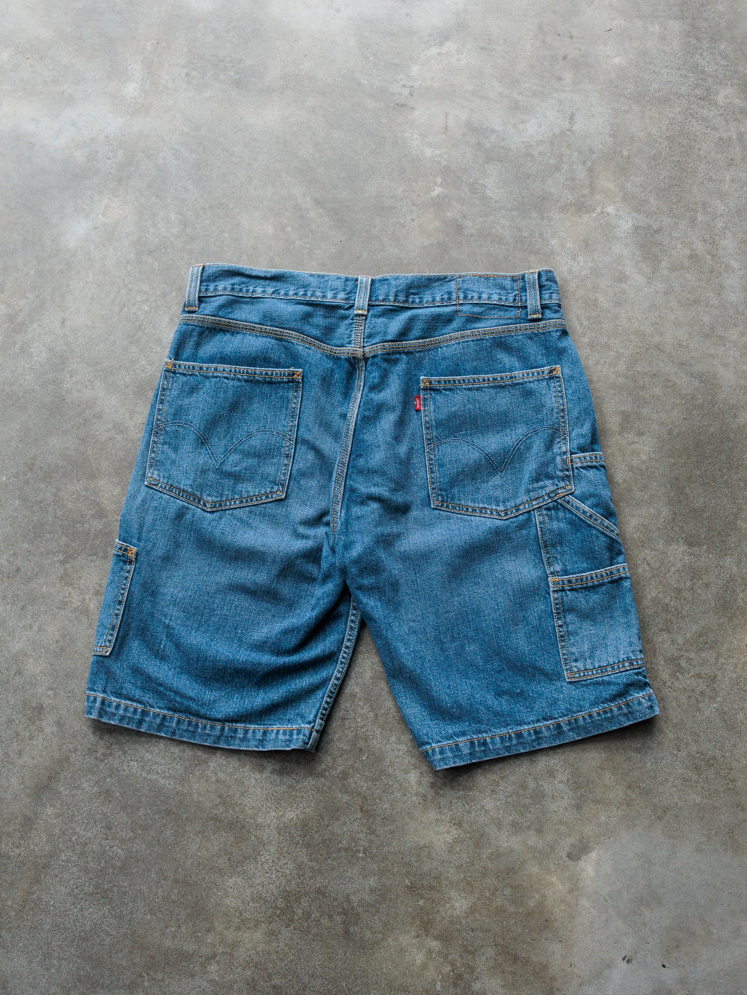 Vintage Mid Wash Levi’s Denim Carpenter Shorts (W34)