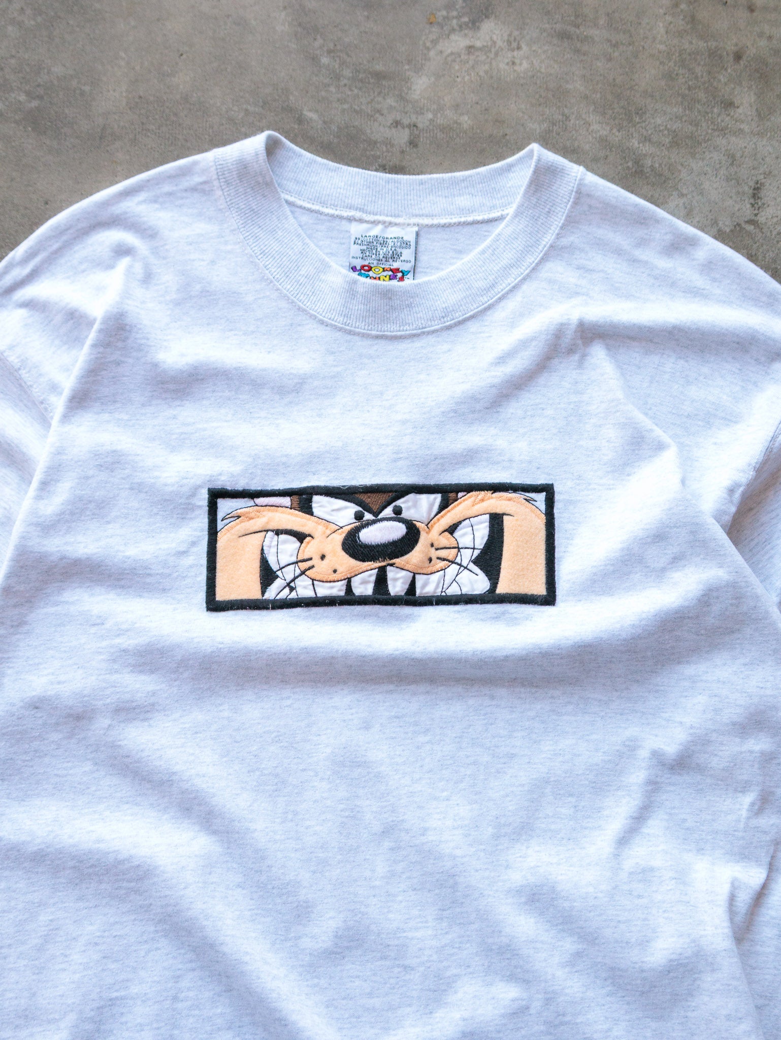 Vintage 90s Light Grey Looney Tunes Taz Graphic Tee (L)