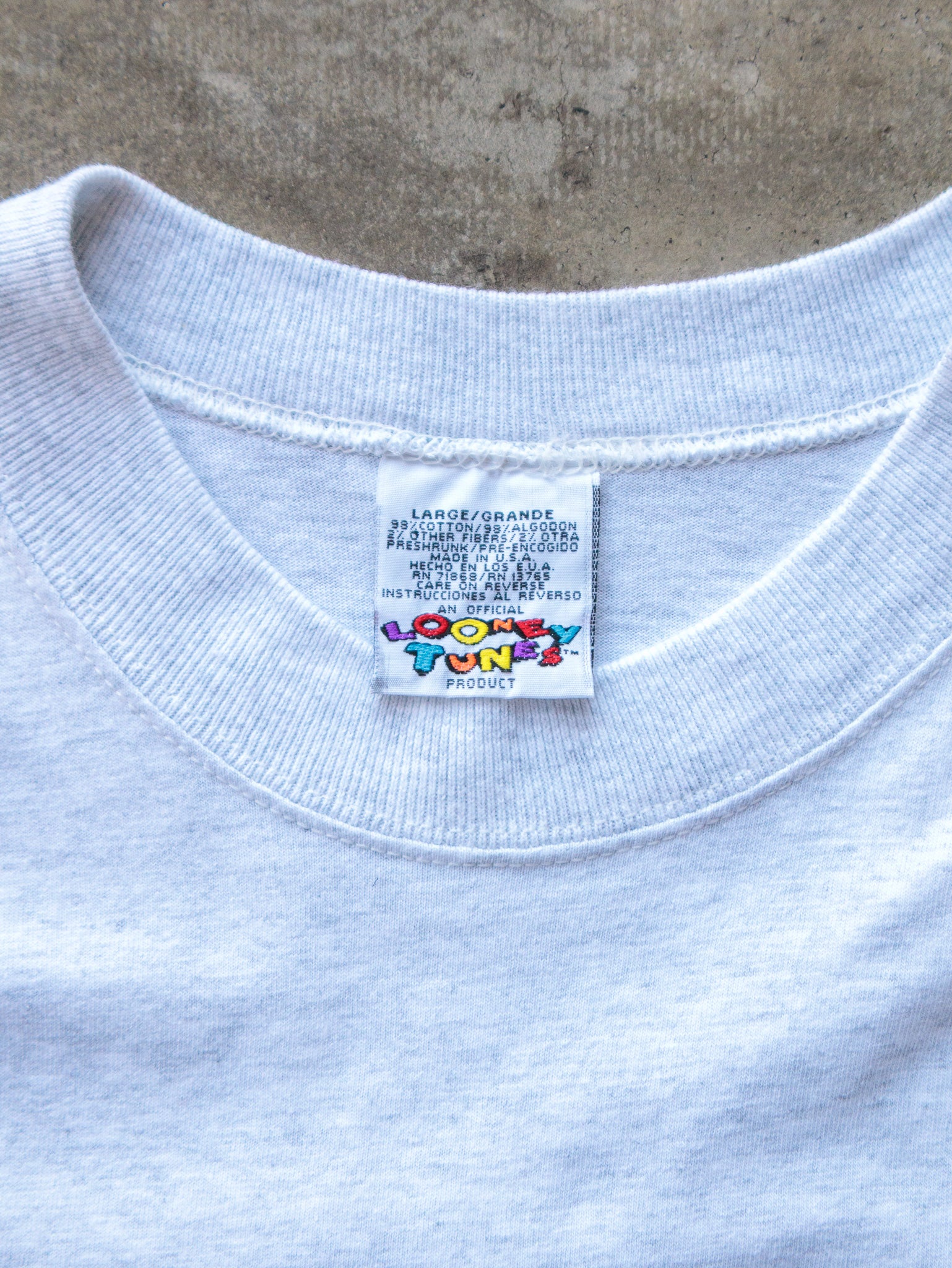 Vintage 90s Light Grey Looney Tunes Taz Graphic Tee (L)