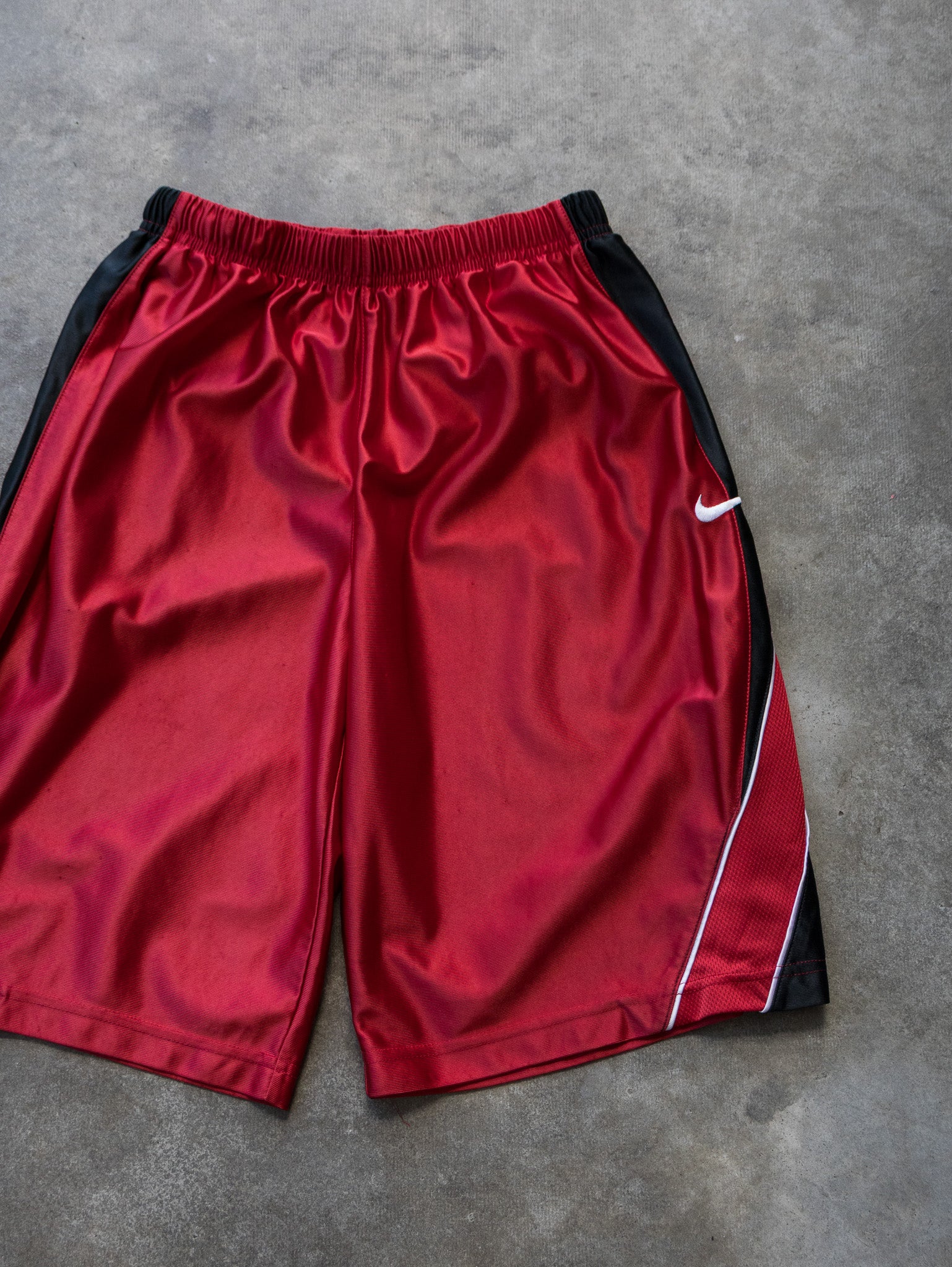 Vintage Red Nike Basketball Shorts (14–16Y)