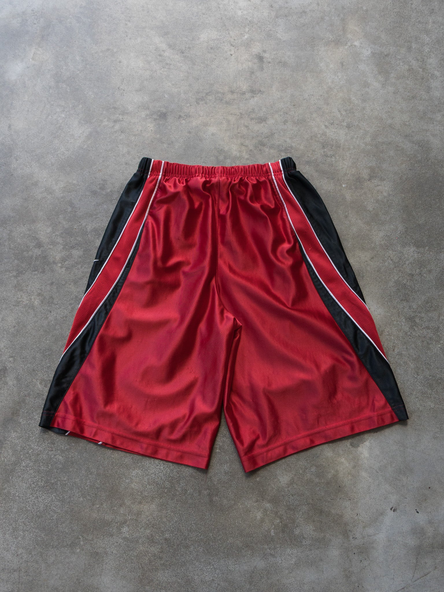Vintage Red Nike Basketball Shorts (14–16Y)