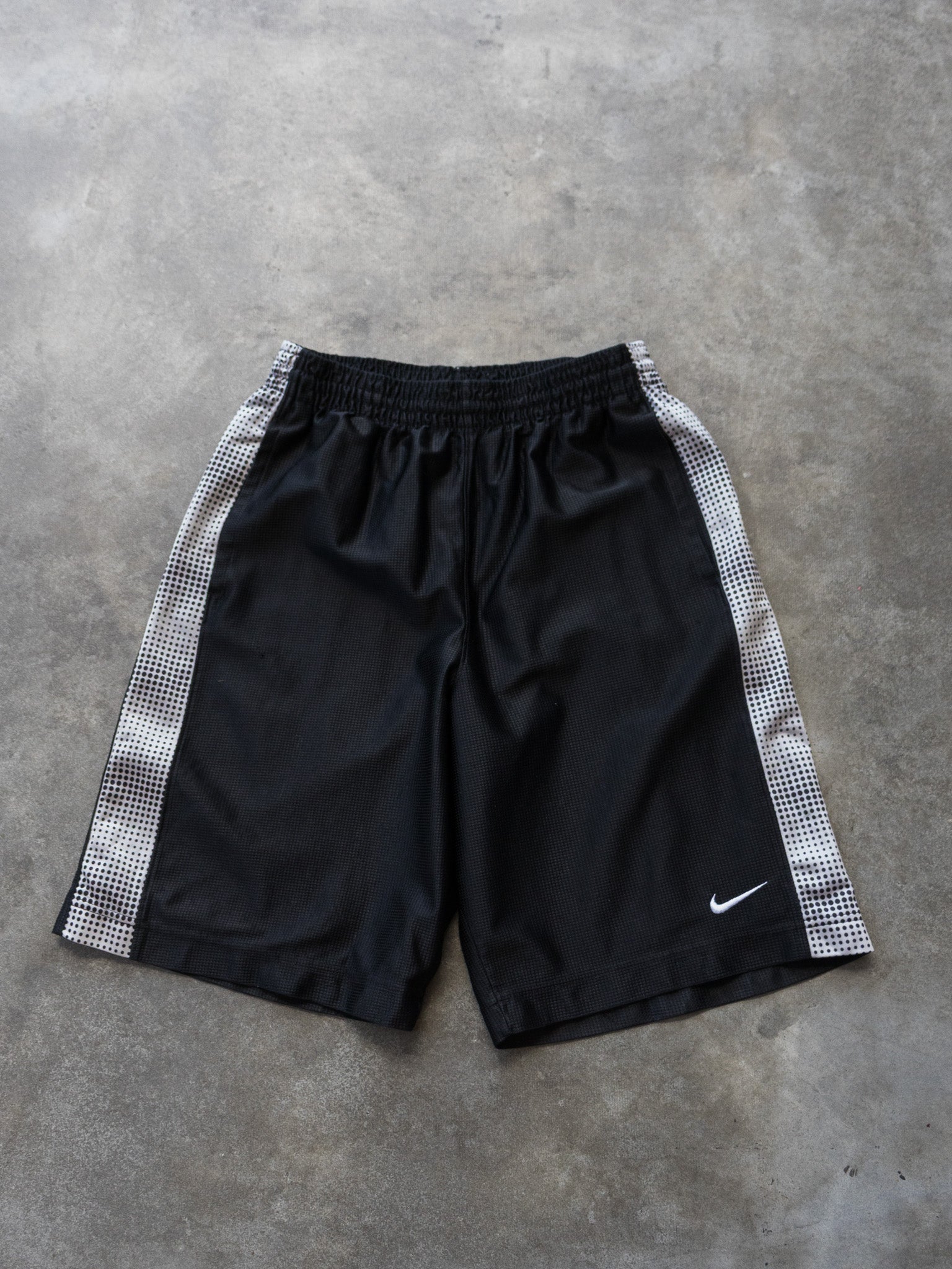 Vintage Black Nike Basketball Shorts (M)