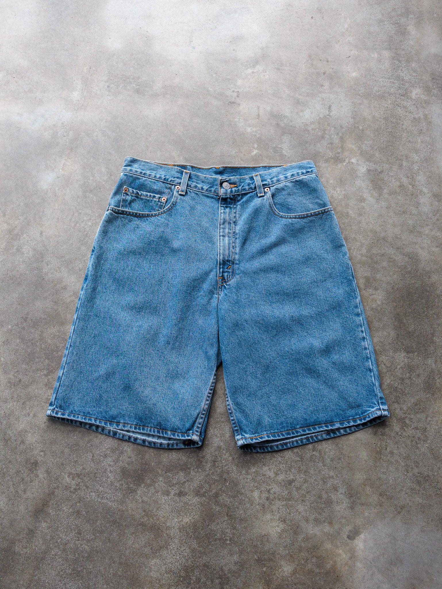 Vintage 90s Blue Levi's 560 Loose Fit Denim Shorts (W34)