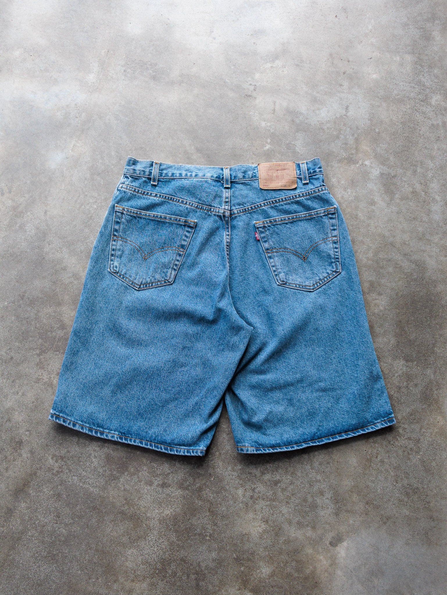 Vintage 90s Blue Levi's 560 Loose Fit Denim Shorts (W34)