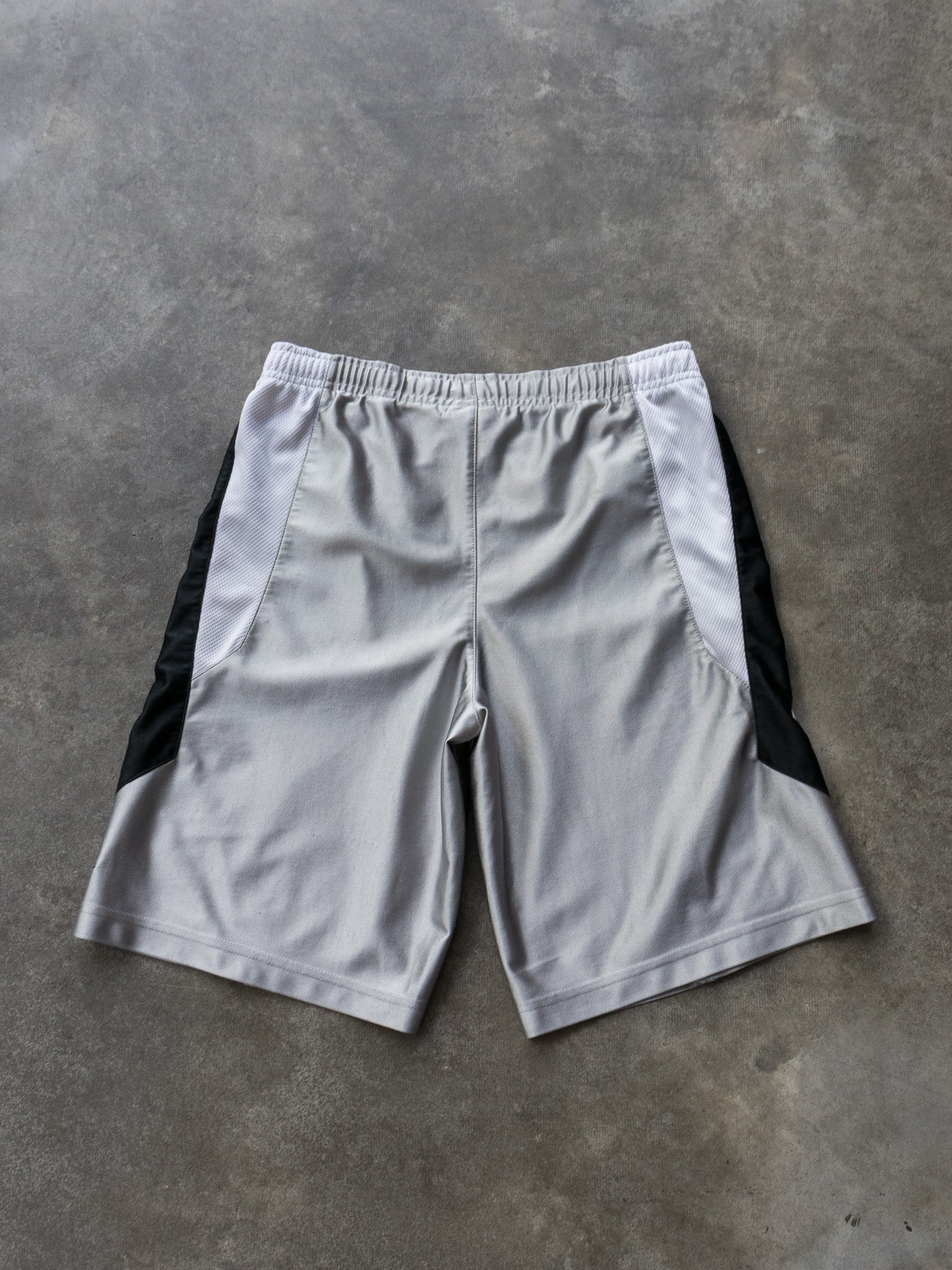 Vintage Grey Nike Basketball Shorts (10-12Y)