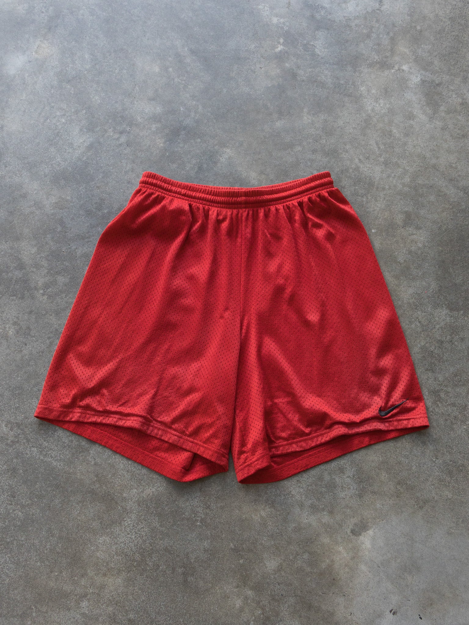 Vintage 90s Red Nike Mesh Shorts (18-20Y)