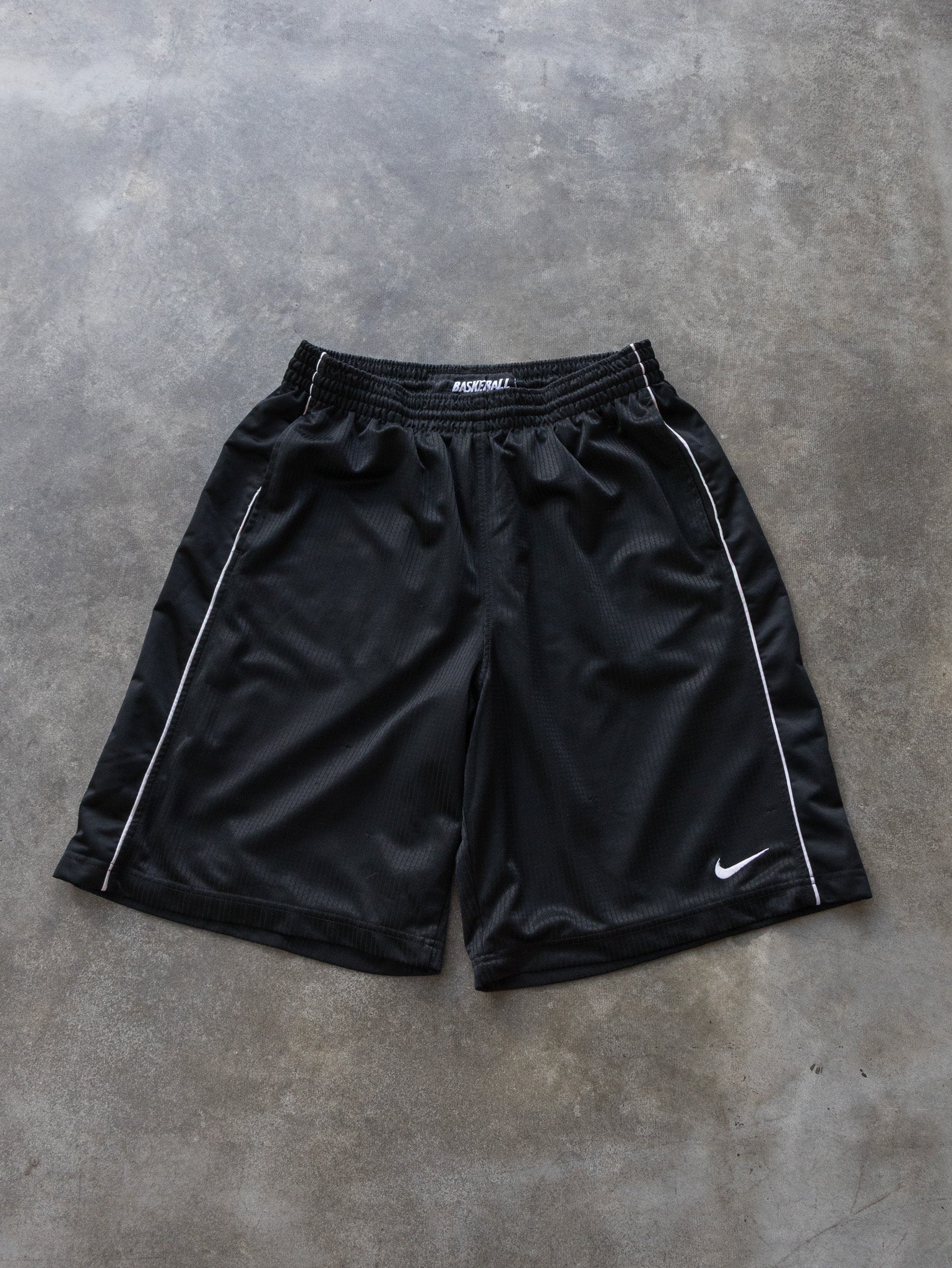 Vintage Black Nike Basketball Shorts (L)
