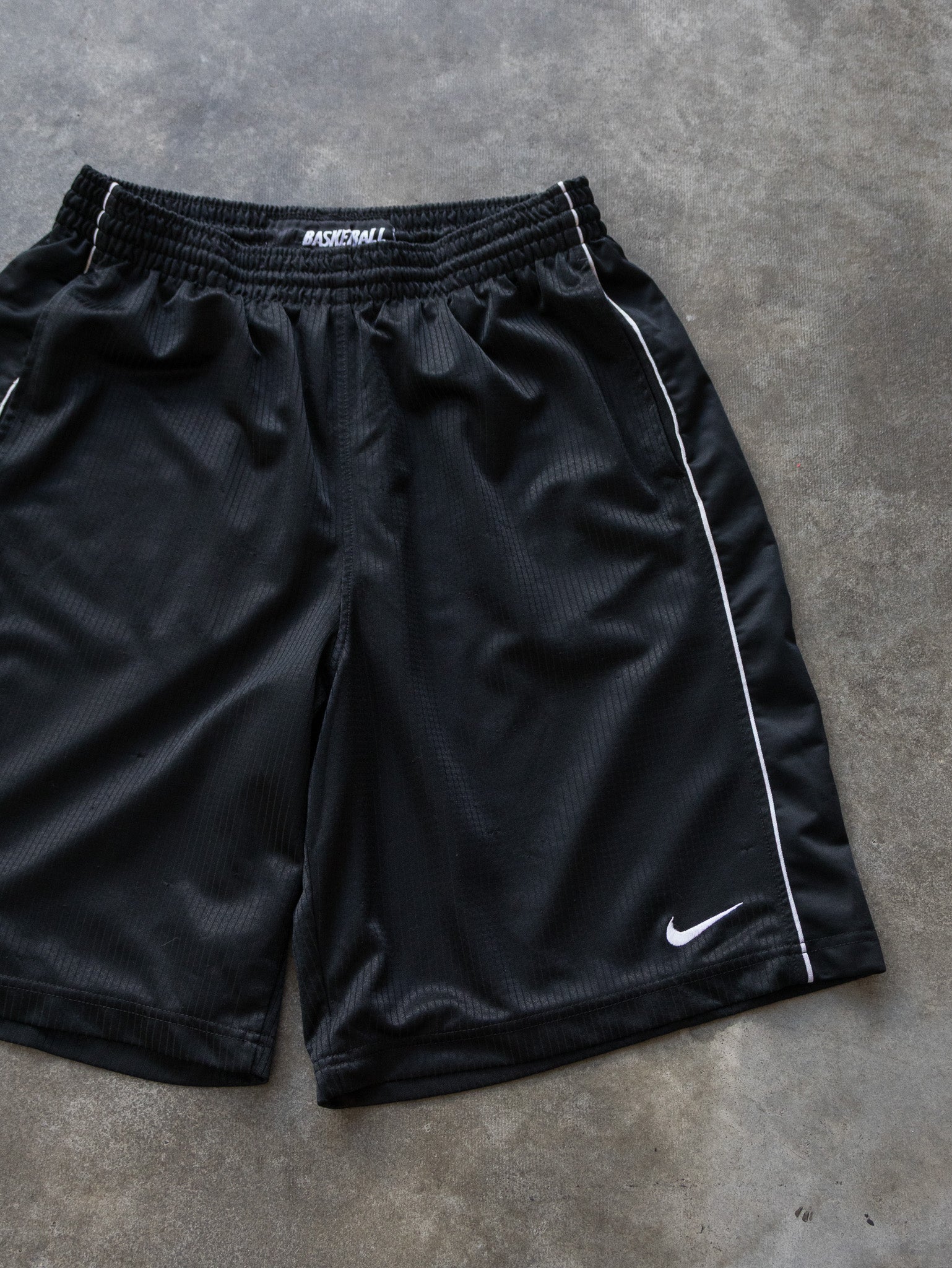 Vintage Black Nike Basketball Shorts (L)