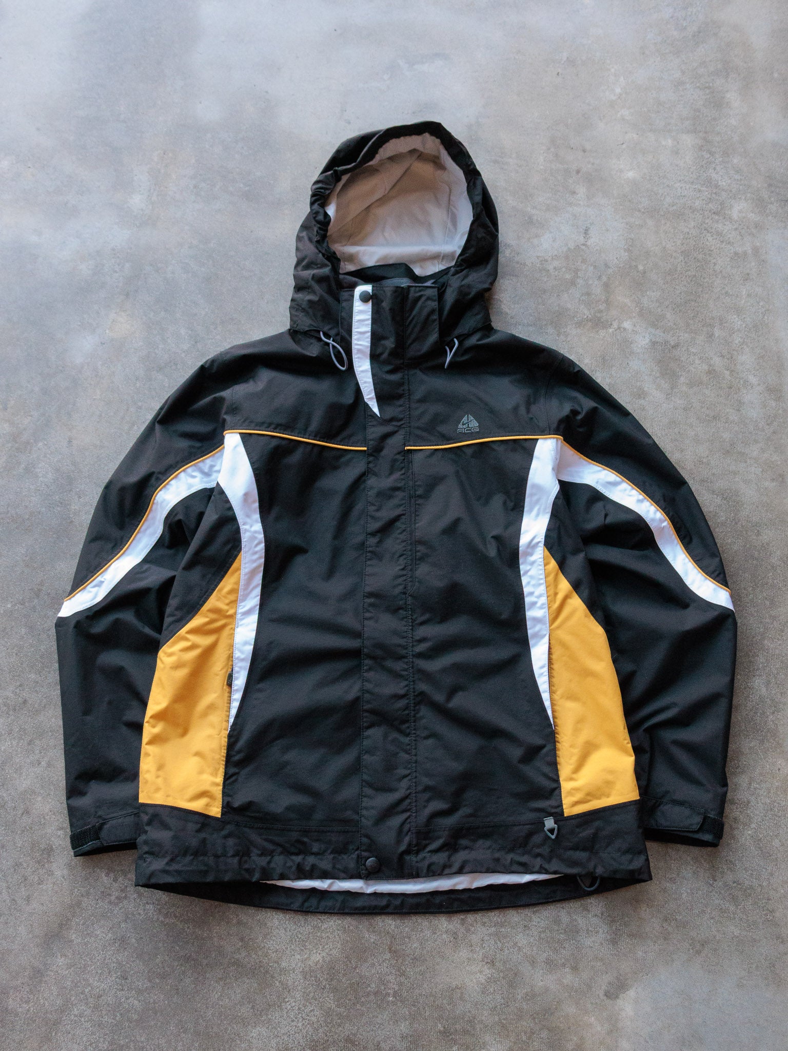 Vintage 00s Black & Yellow Nike ACG Jacket (Women's M)