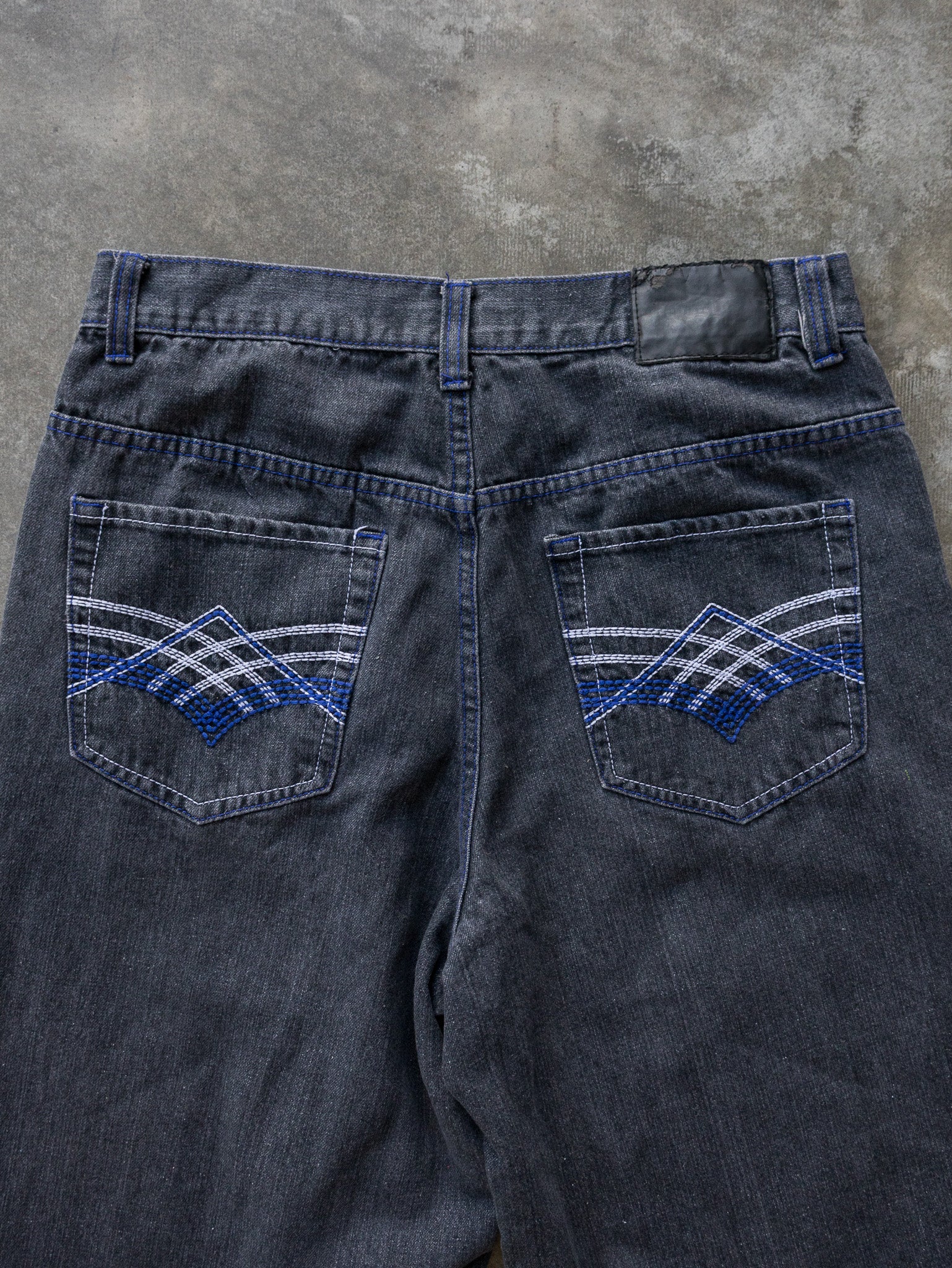 Vintage Dark Wash Urban Label Denim Shorts (W34)