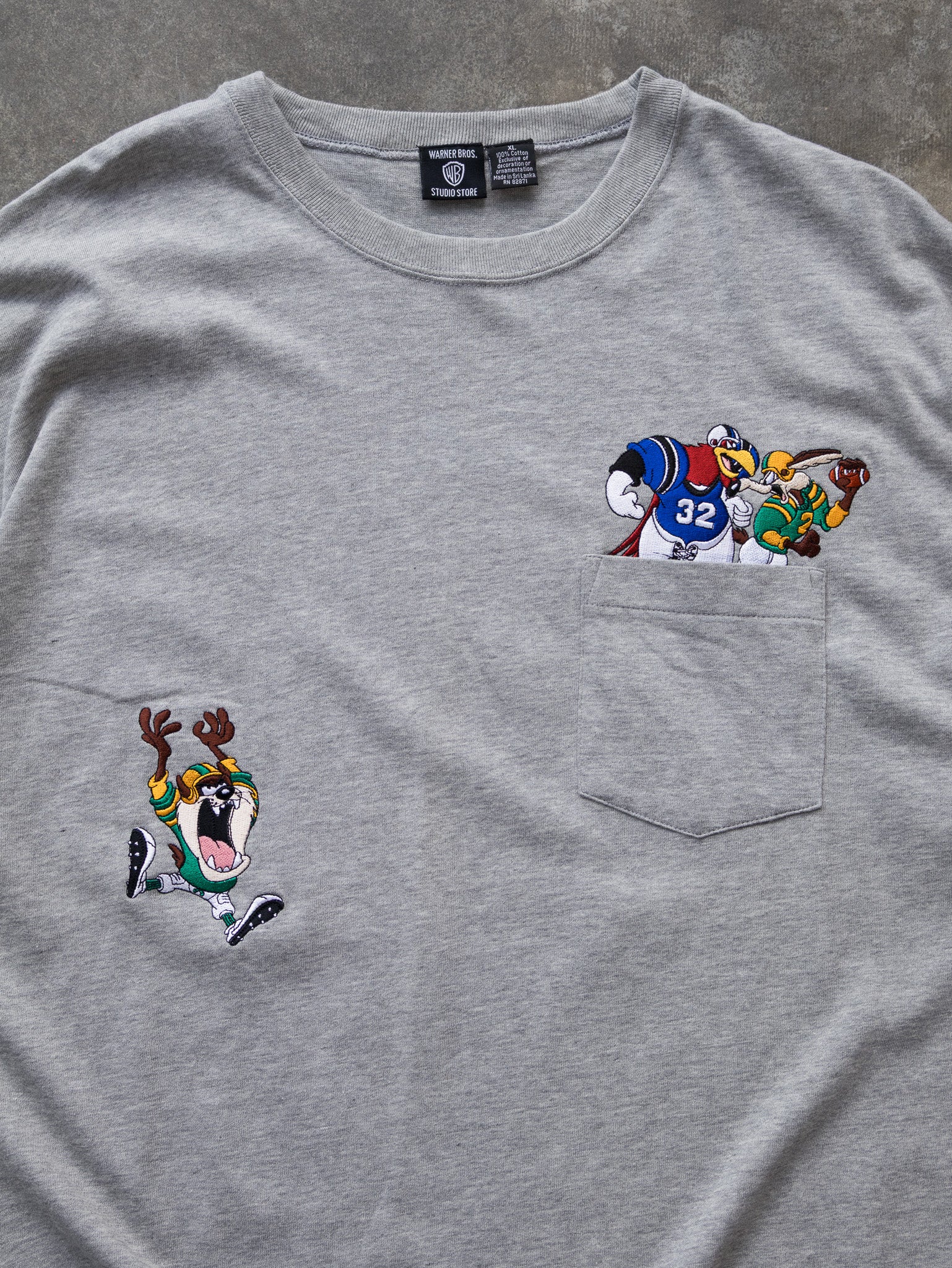 Vintage Looney Tunes Football Tee (XL)