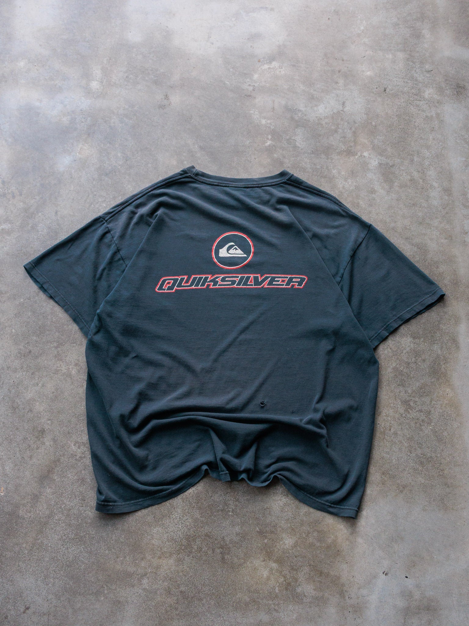Vintage 00s Thrashed Faded Navy Quiksilver Spell Out Tee (XL)