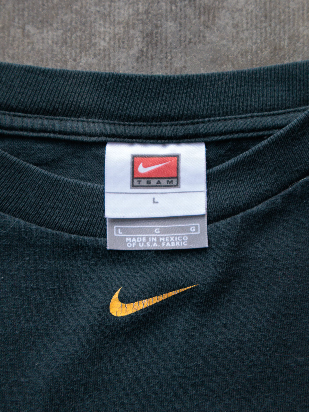 Vintage 90s Green Nike Iowa Hawkeyes Basketball Tee (L)