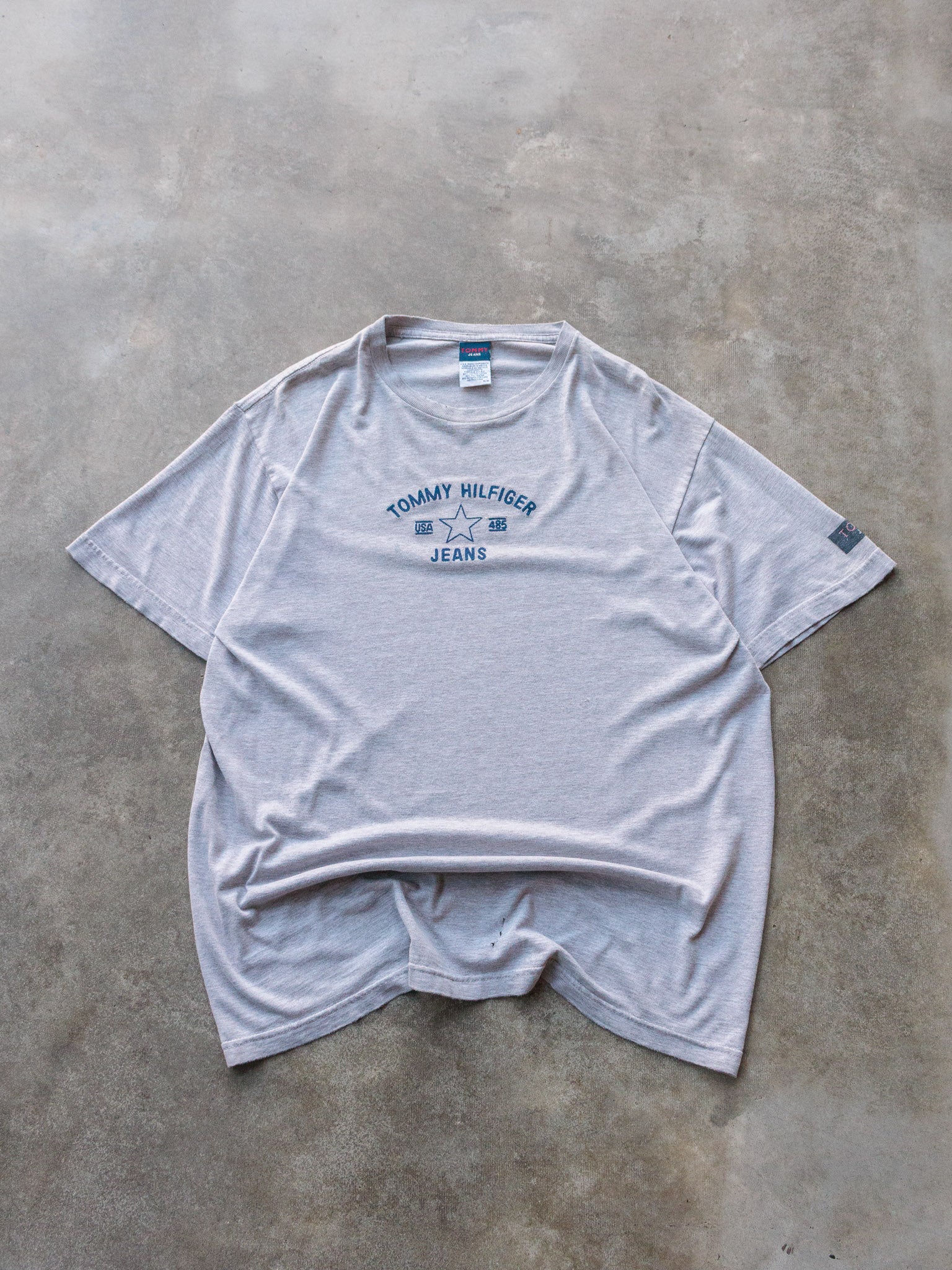 Vintage 90s Grey Tommy Hilfiger Tee (M)