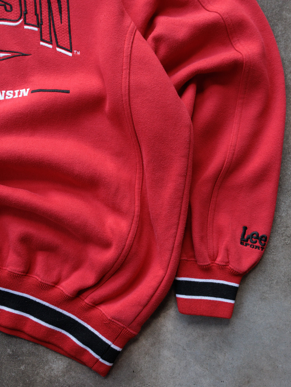Vintage 90s Red Wisconsin Badgers Lee Sport Sweatshirt (-)