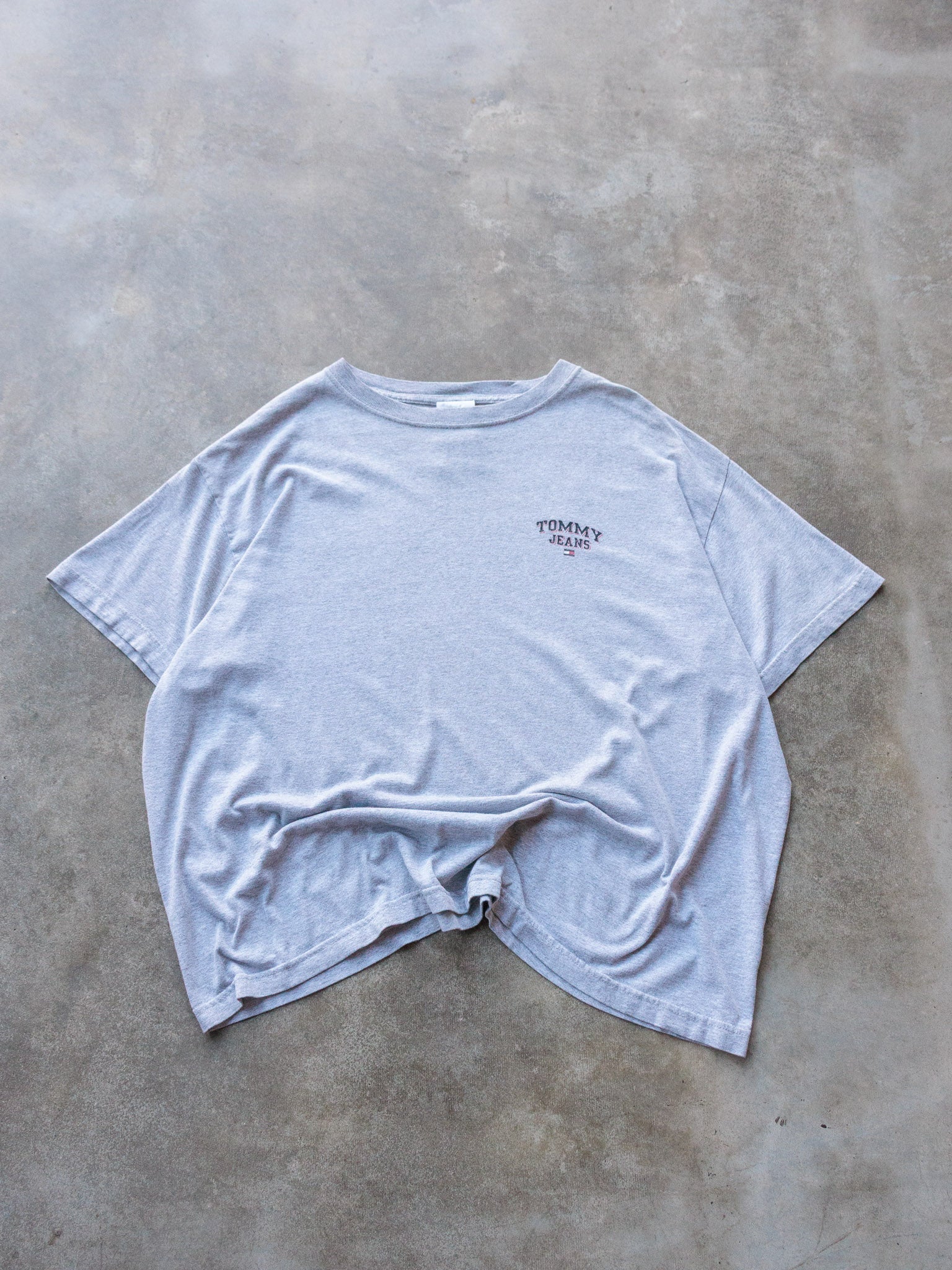 Vintage 90s Grey Tommy Hilfiger Tee (L)