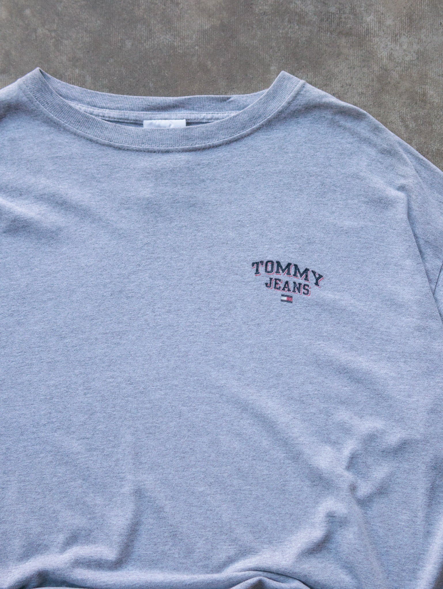 Vintage 90s Grey Tommy Hilfiger Tee (L)