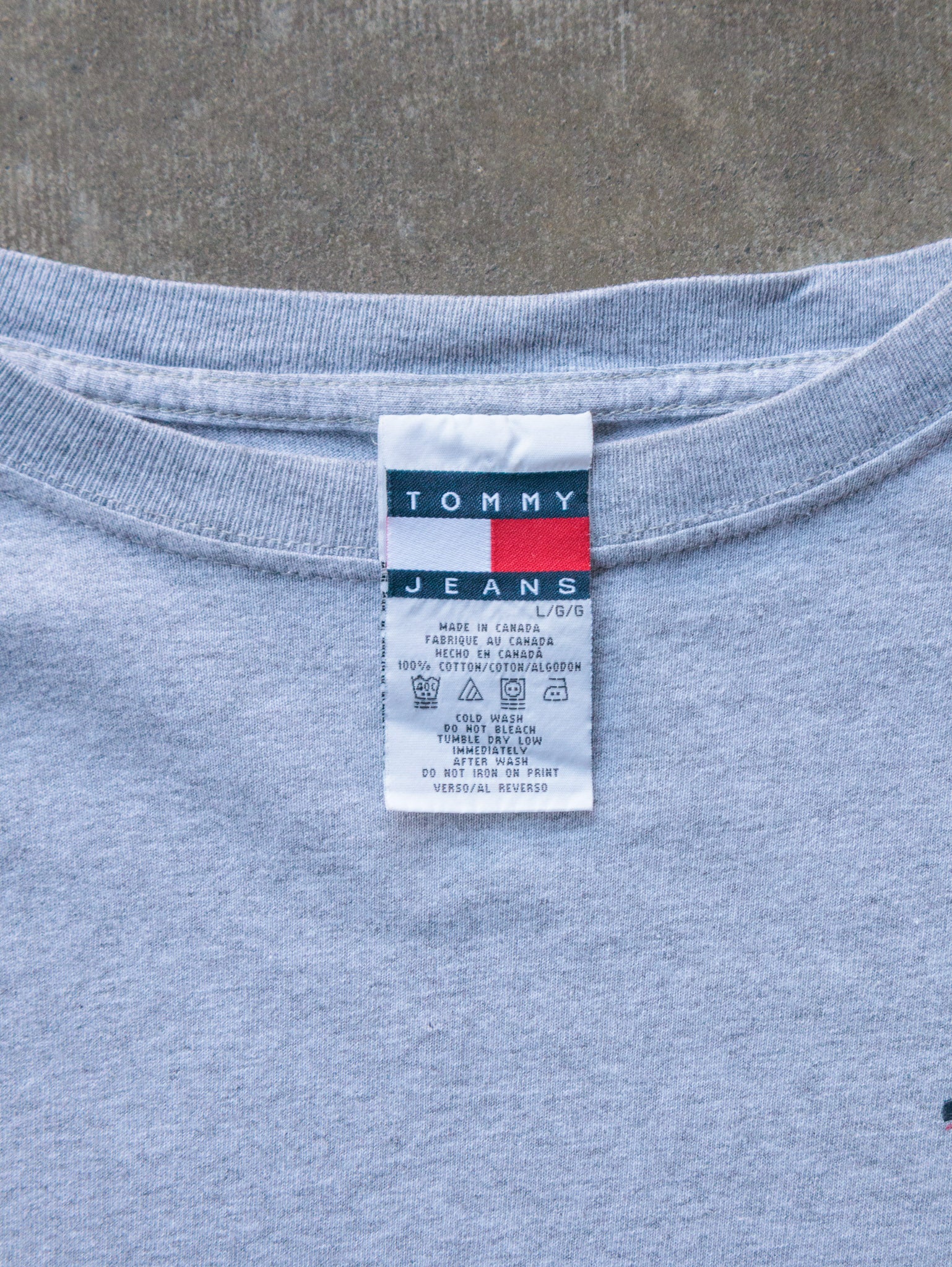 Vintage 90s Grey Tommy Hilfiger Tee (L)