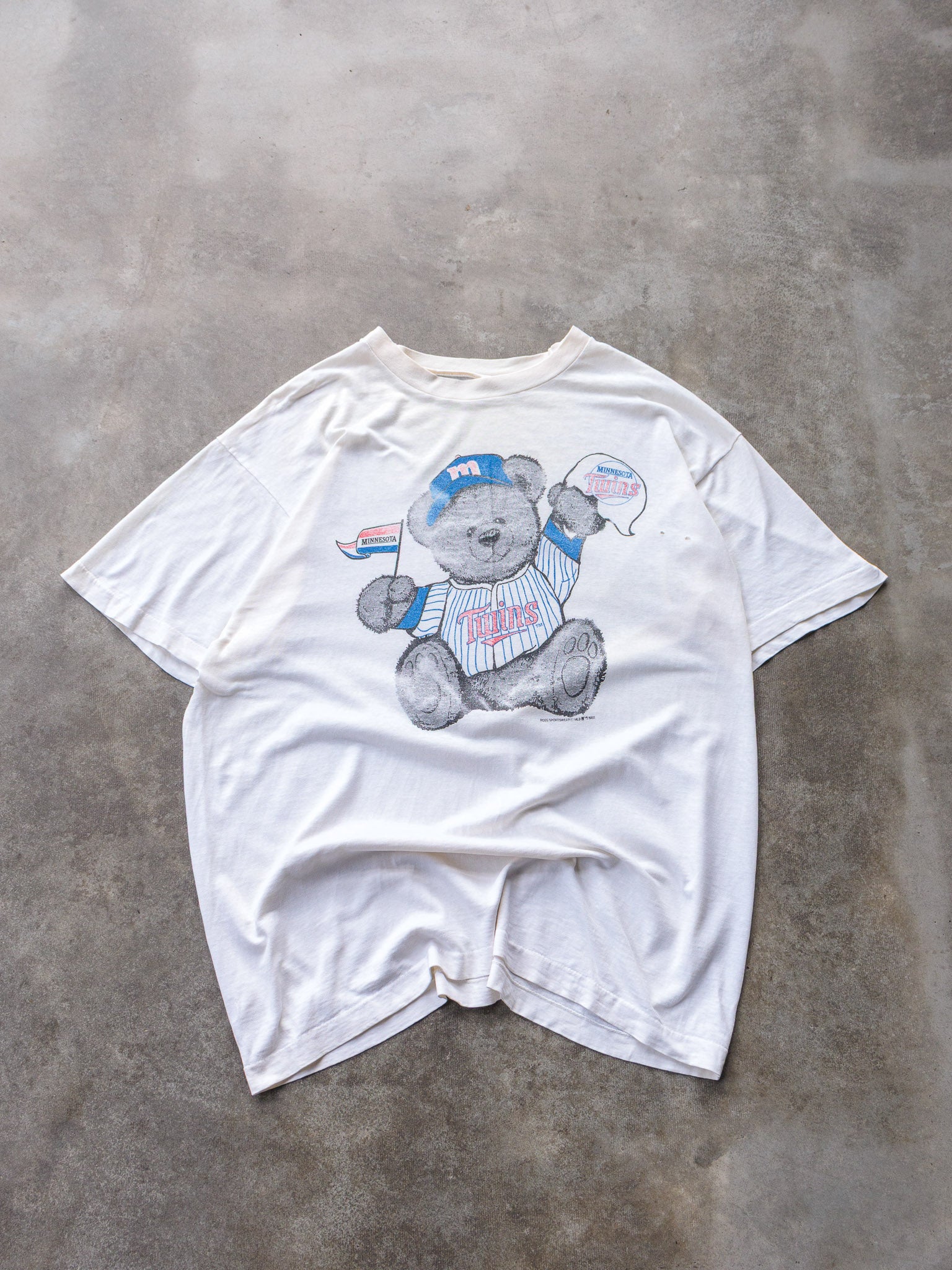 Vintage 1988 Thrashed Minnesota Twins Bear Tee (XL)