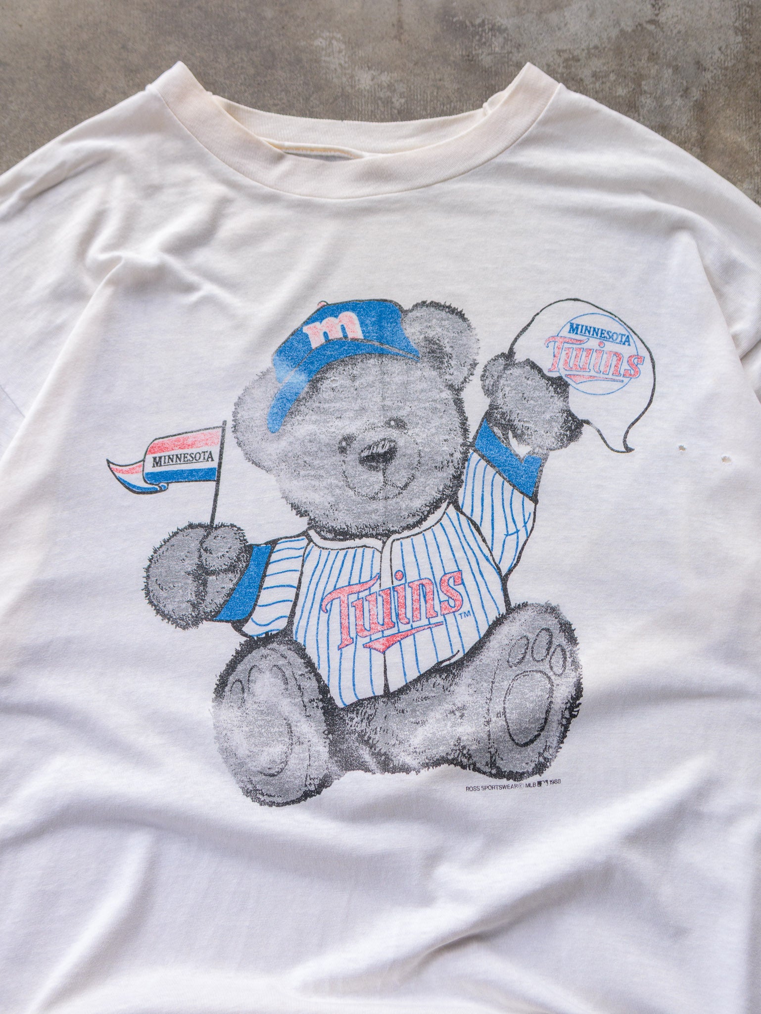 Vintage 1988 Thrashed Minnesota Twins Bear Tee (XL)