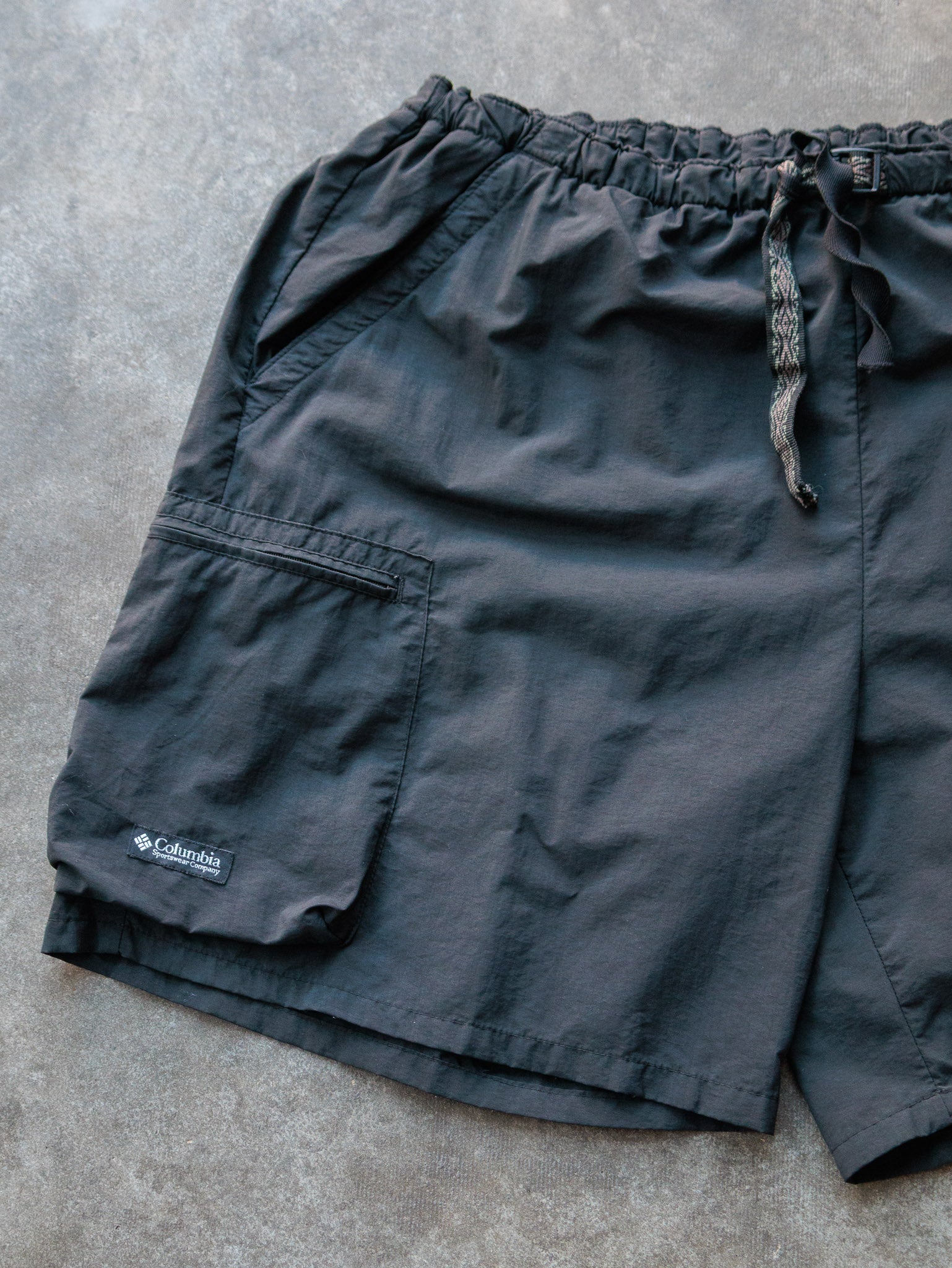 Vintage 2004 Black Columbia Cargo Shorts (XL)