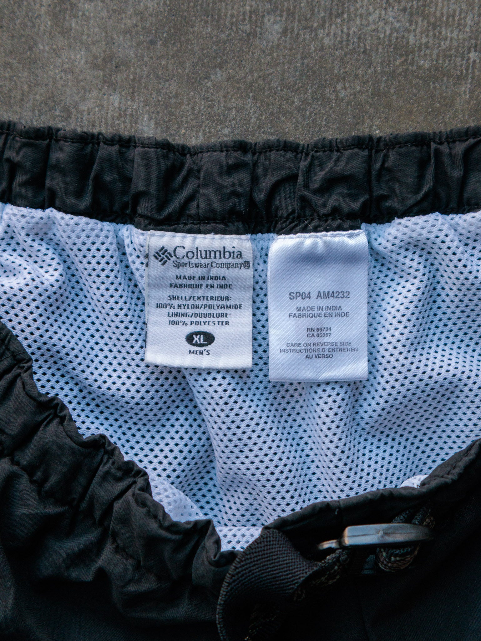 Vintage 2004 Black Columbia Cargo Shorts (XL)