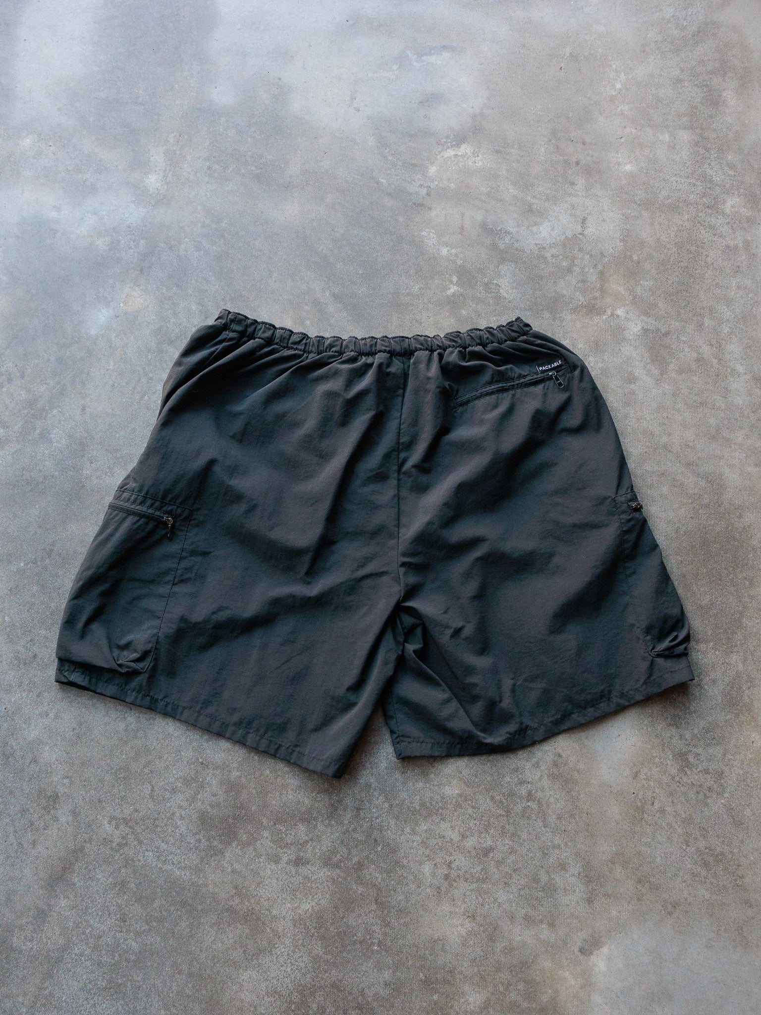 Vintage 2004 Black Columbia Cargo Shorts (XL)