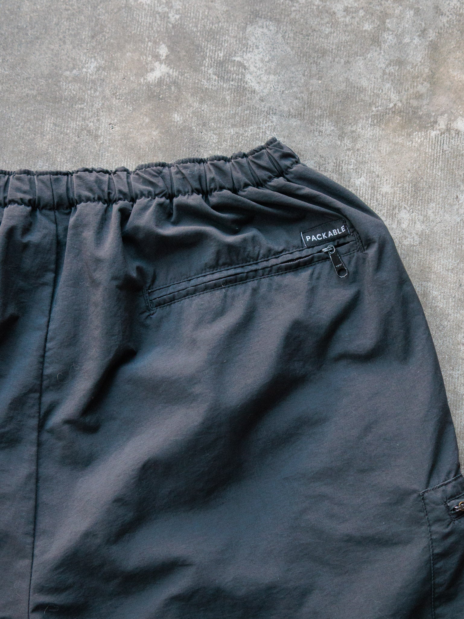 Vintage 2004 Black Columbia Cargo Shorts (XL)