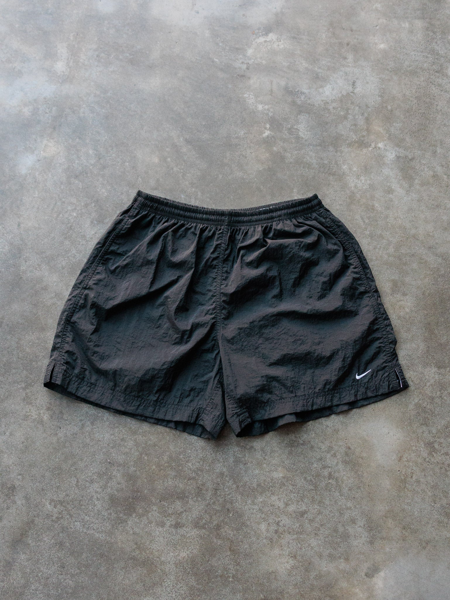 Vintage 00s Black Nike Shorts (12-14Y)